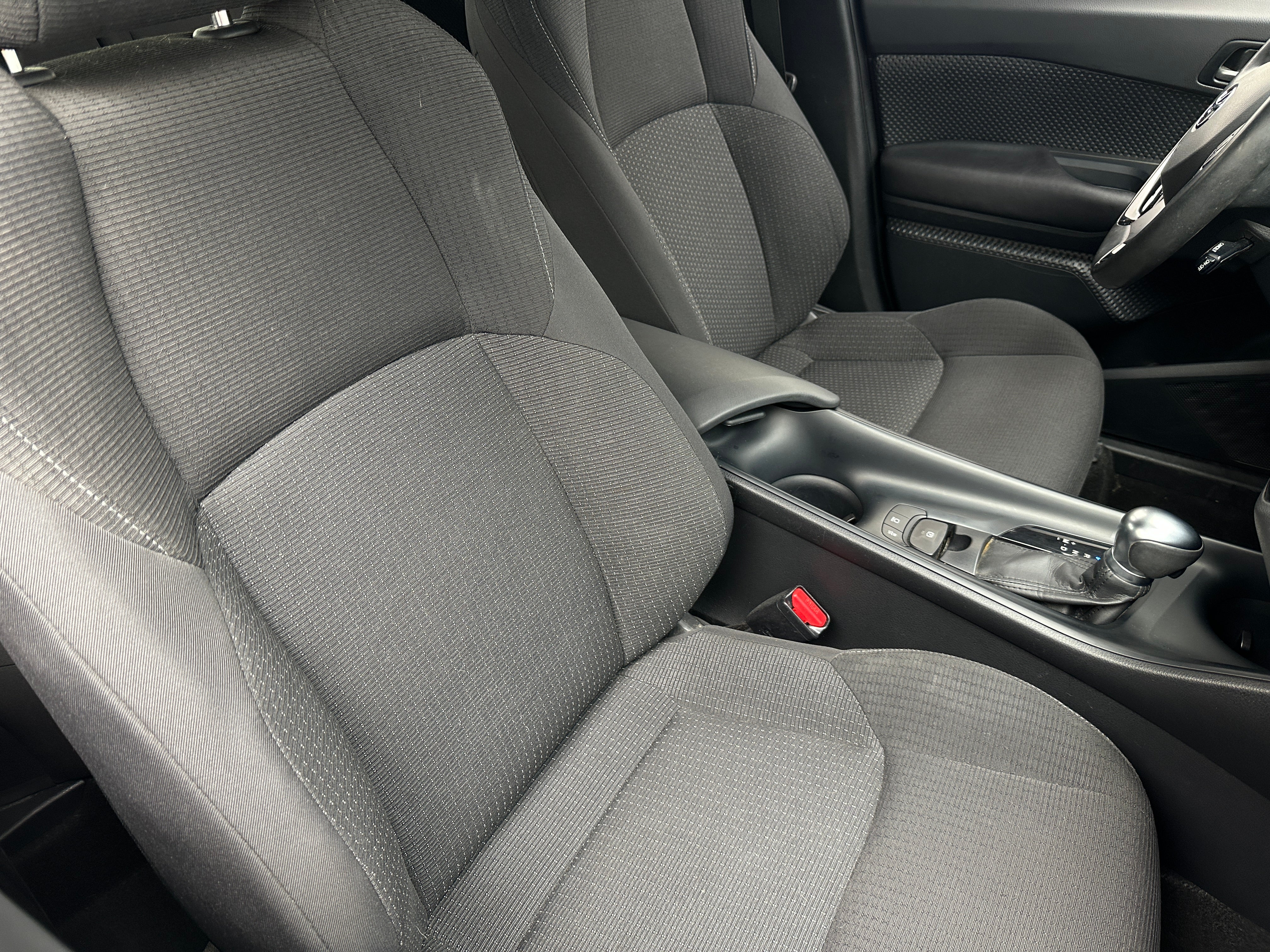 2018 Toyota C-HR XLE 2