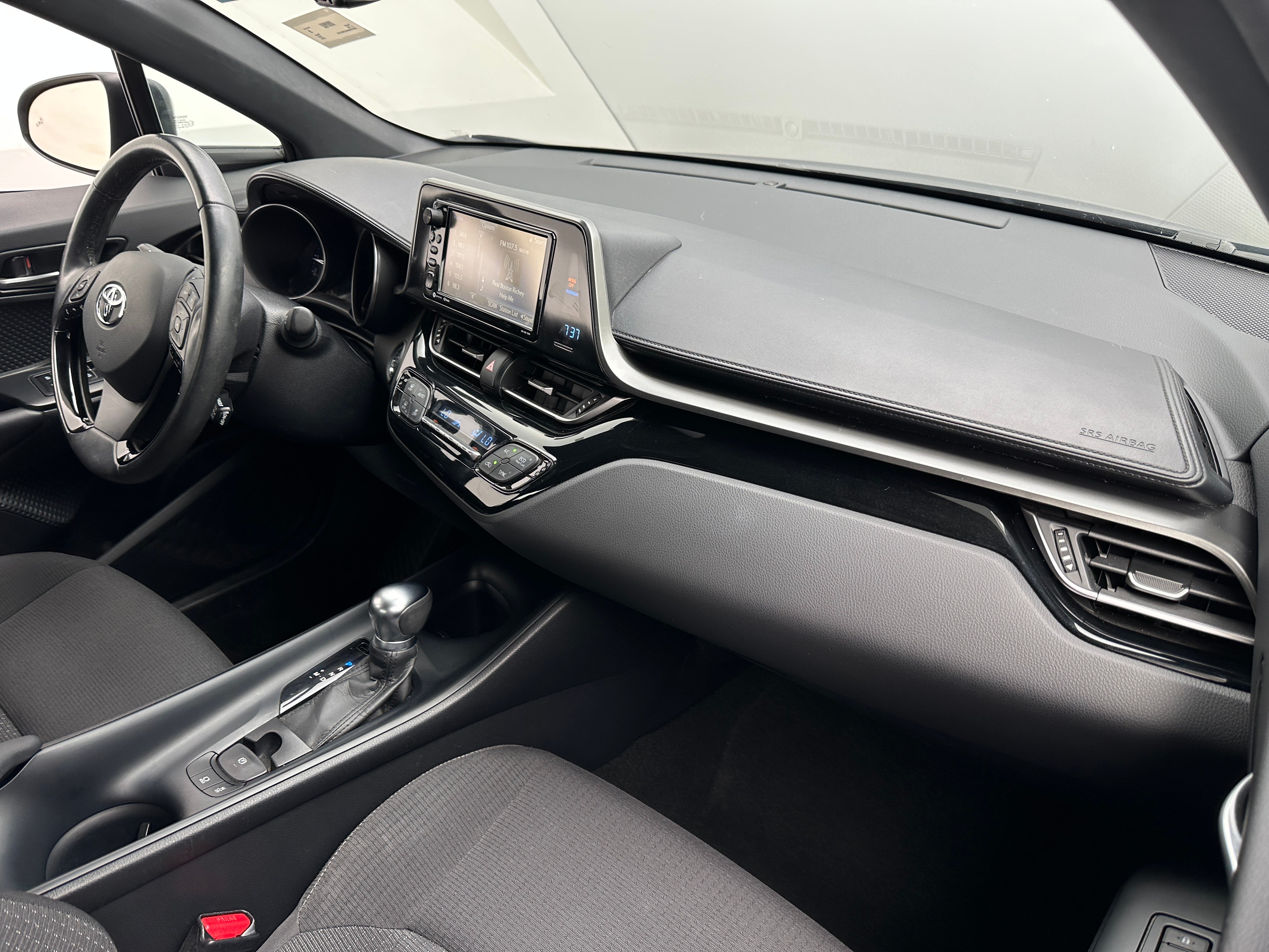 2018 Toyota C-HR XLE 3