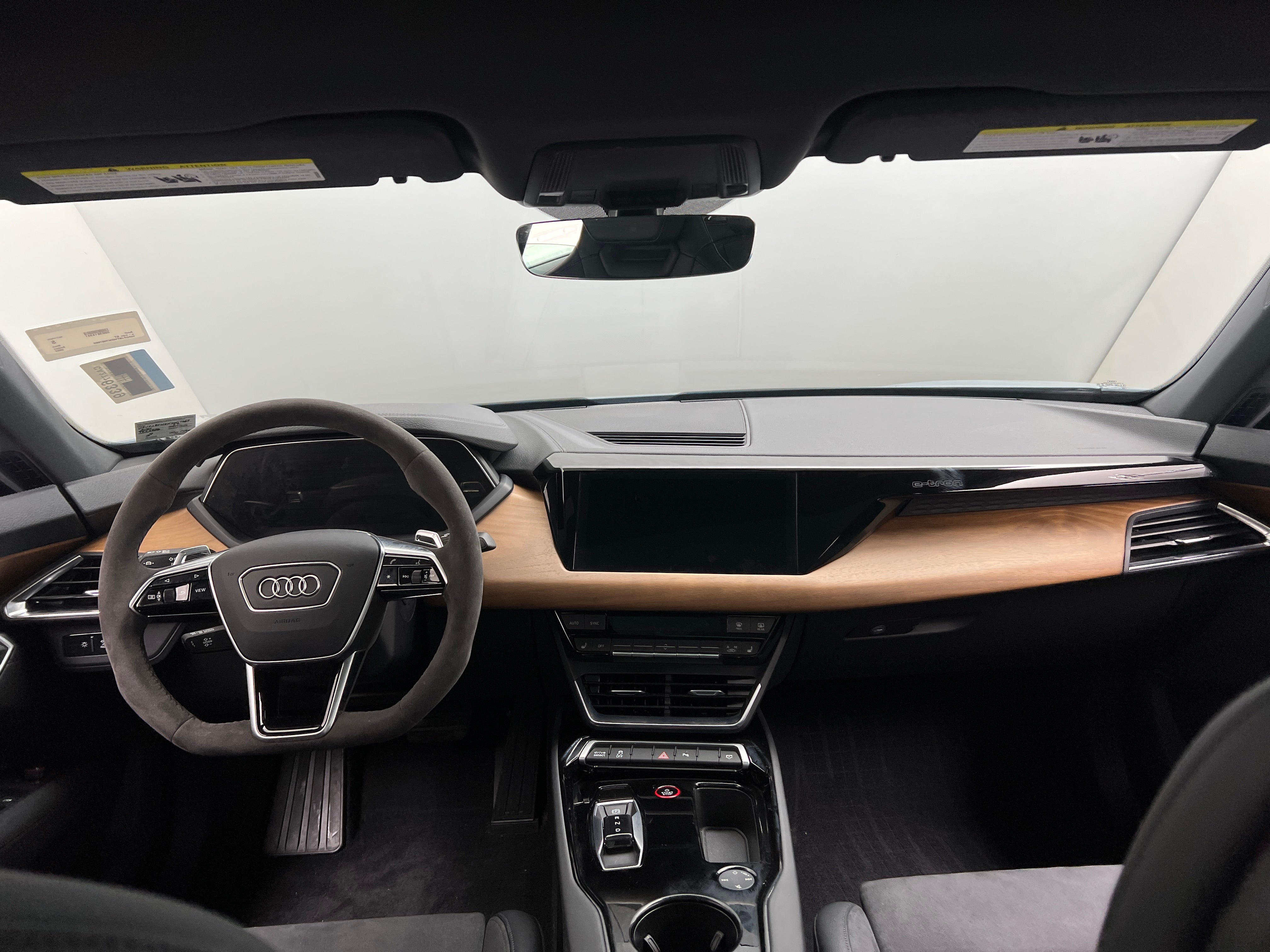 Thumbnail: 2022 Audi e-tron GT - 2