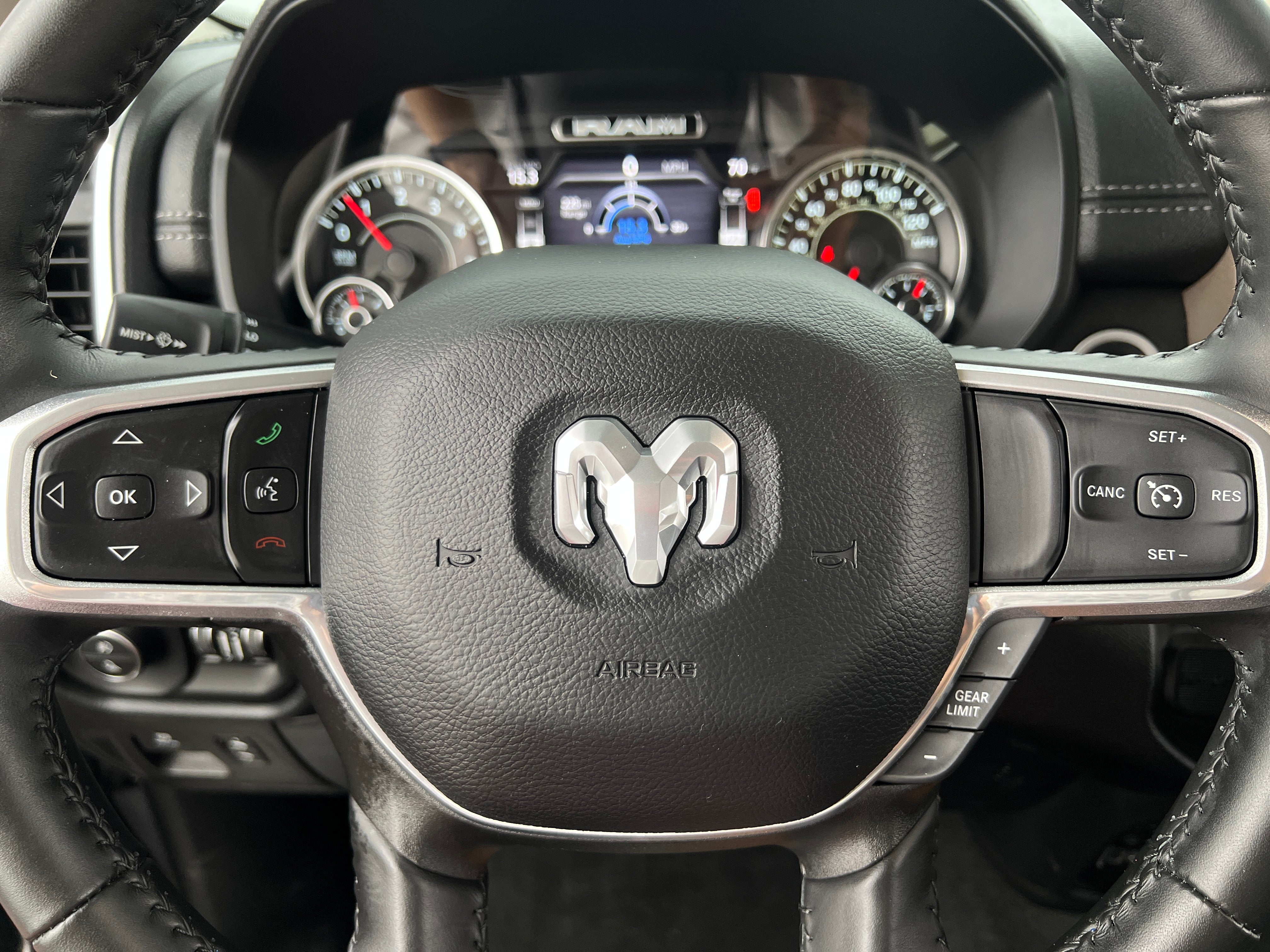 2022 RAM 1500 Laramie 4