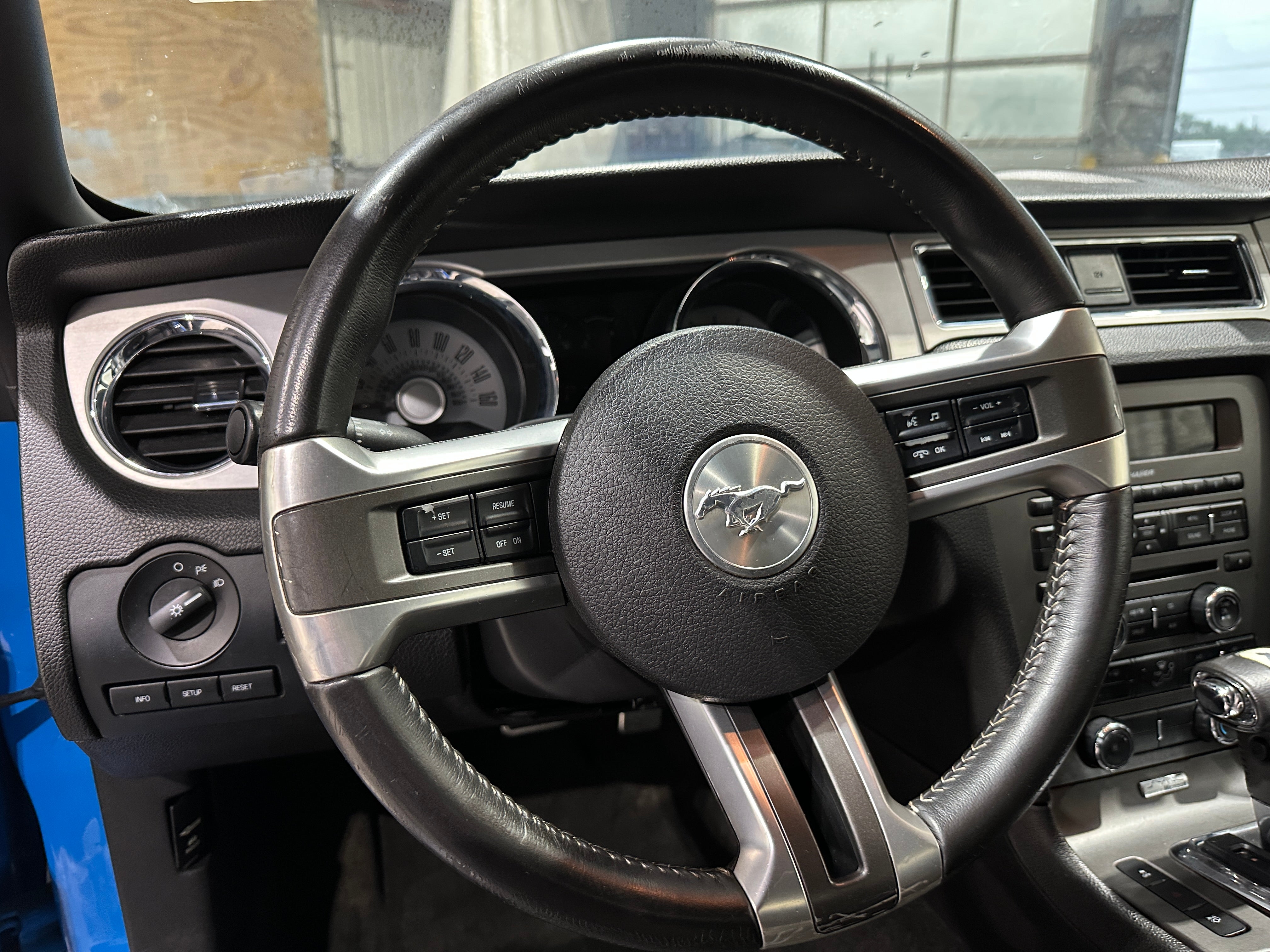 2012 Ford Mustang Premium 3
