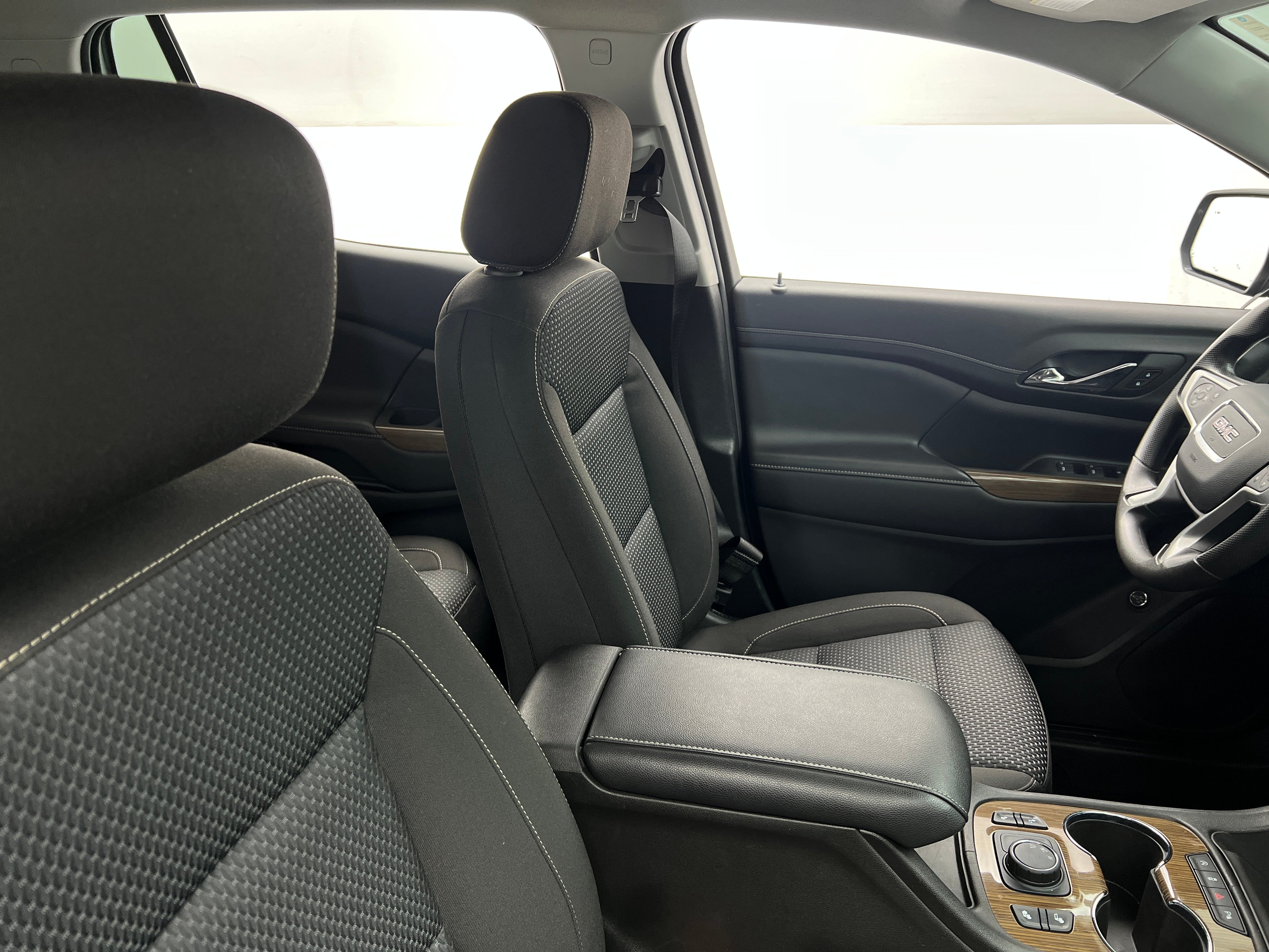 2023 GMC Acadia SLE 2