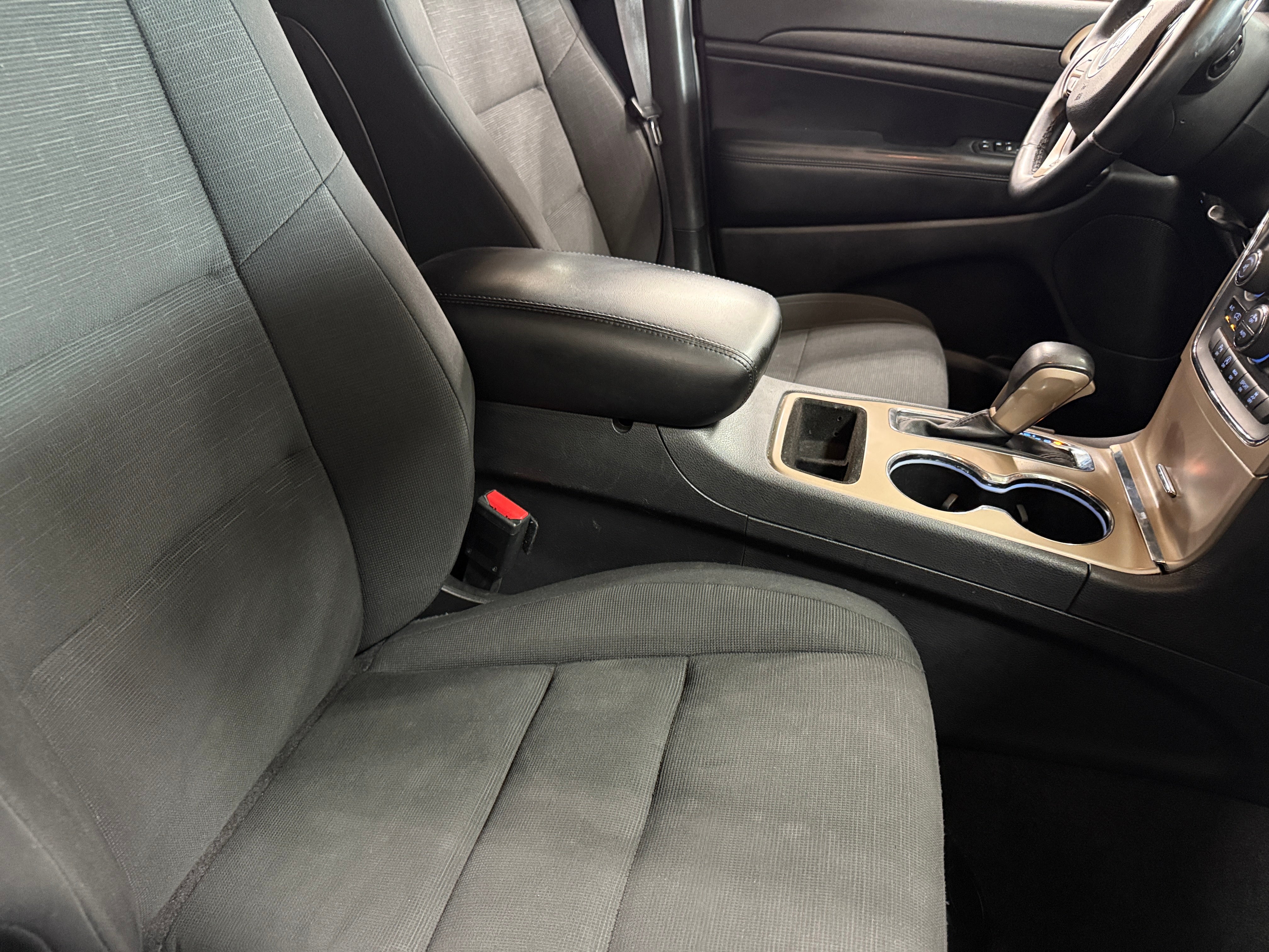 2017 Jeep Grand Cherokee Laredo 2