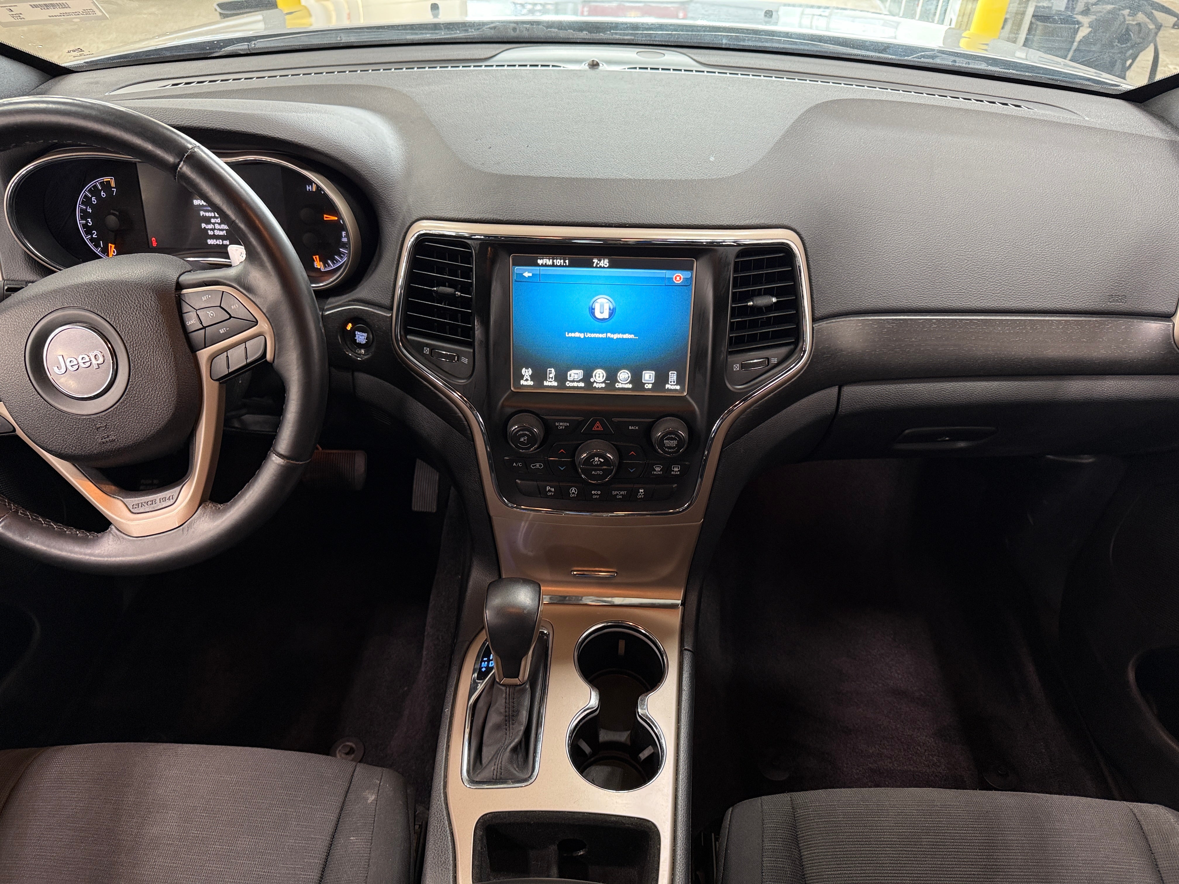2017 Jeep Grand Cherokee Laredo 3