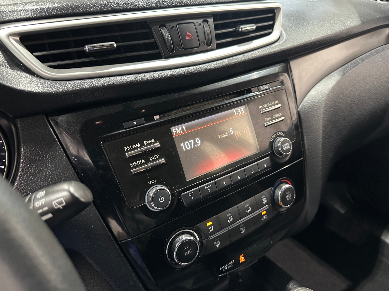Thumbnail: 2016 Nissan Rogue - 4
