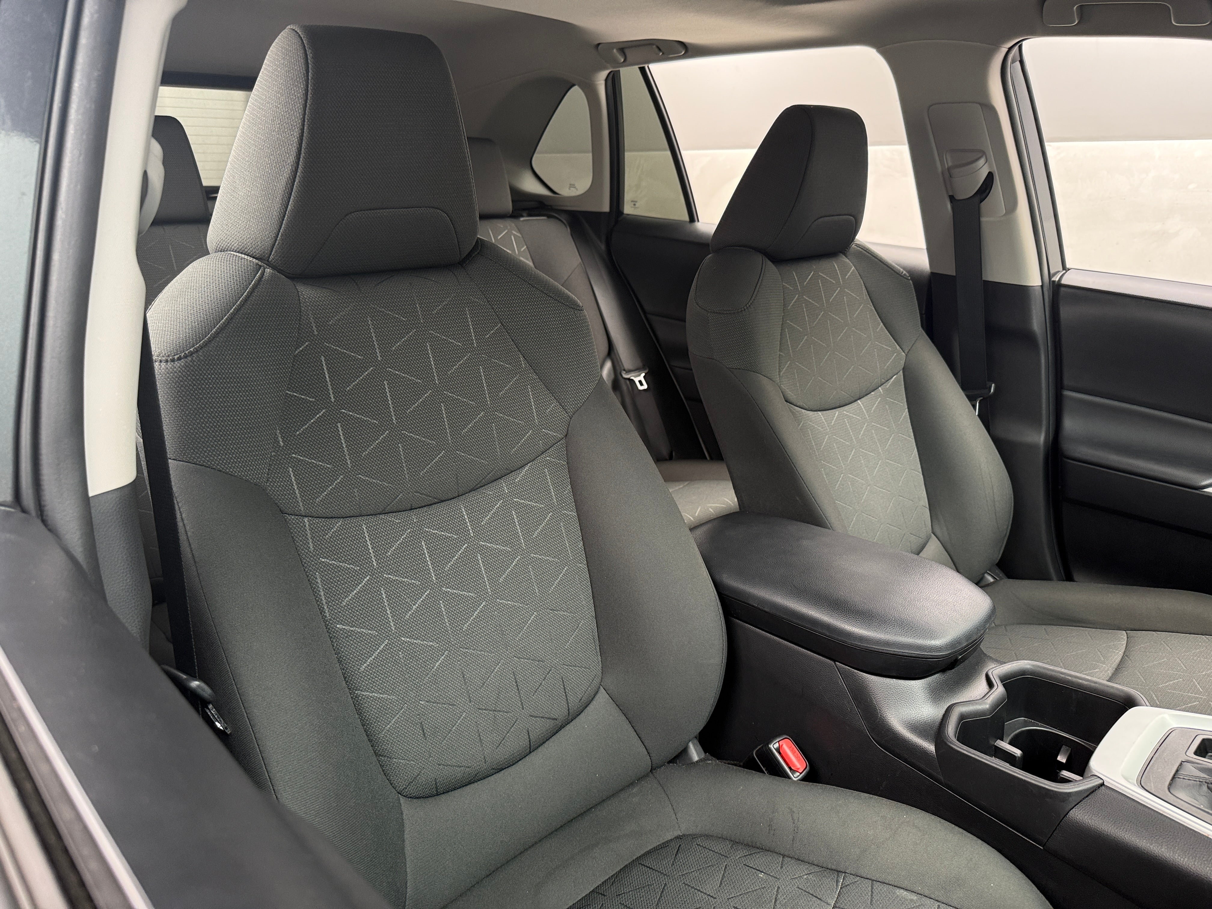 2022 Toyota RAV4 XLE 2