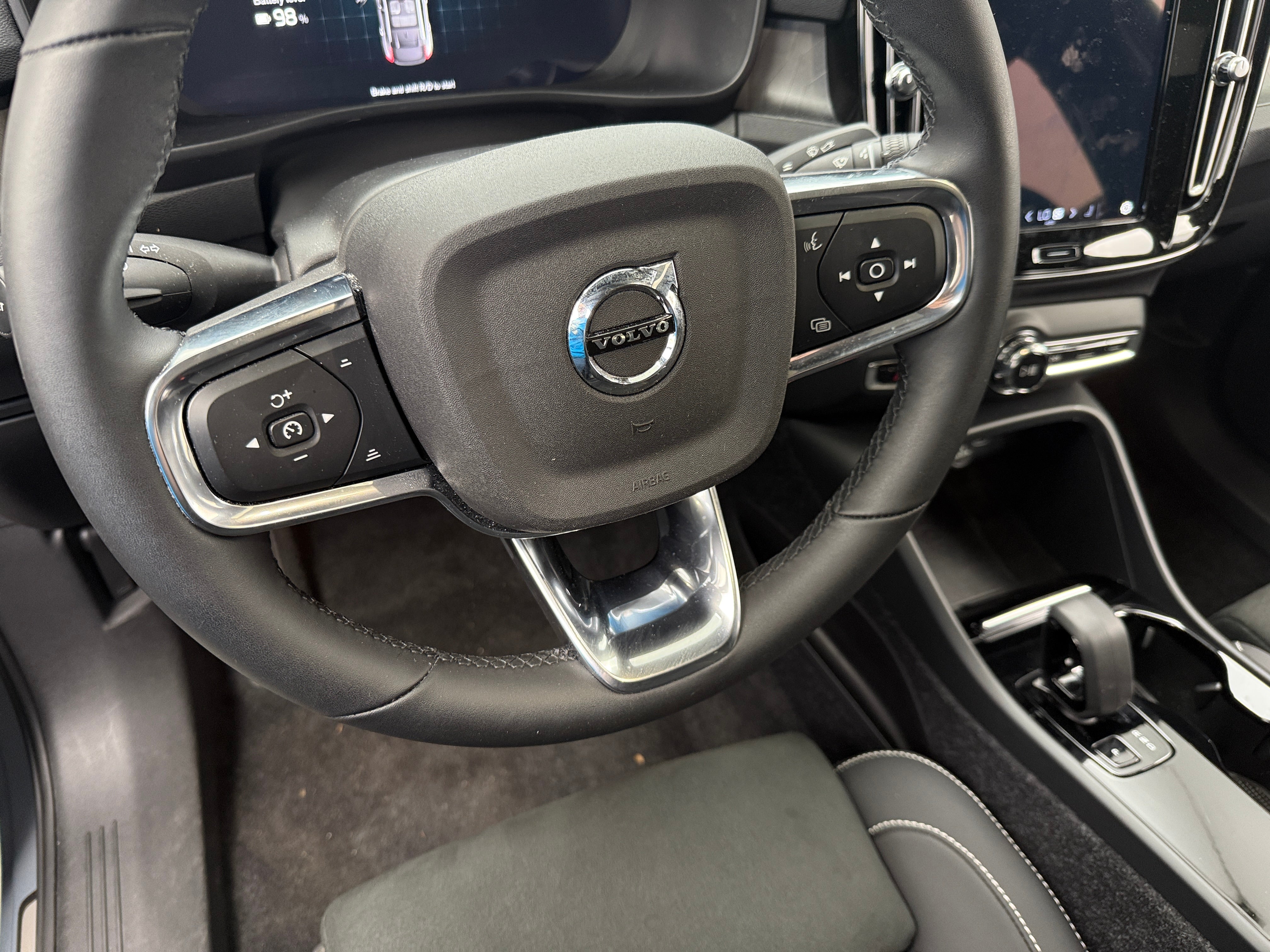 2023 Volvo C40 Ultimate 5