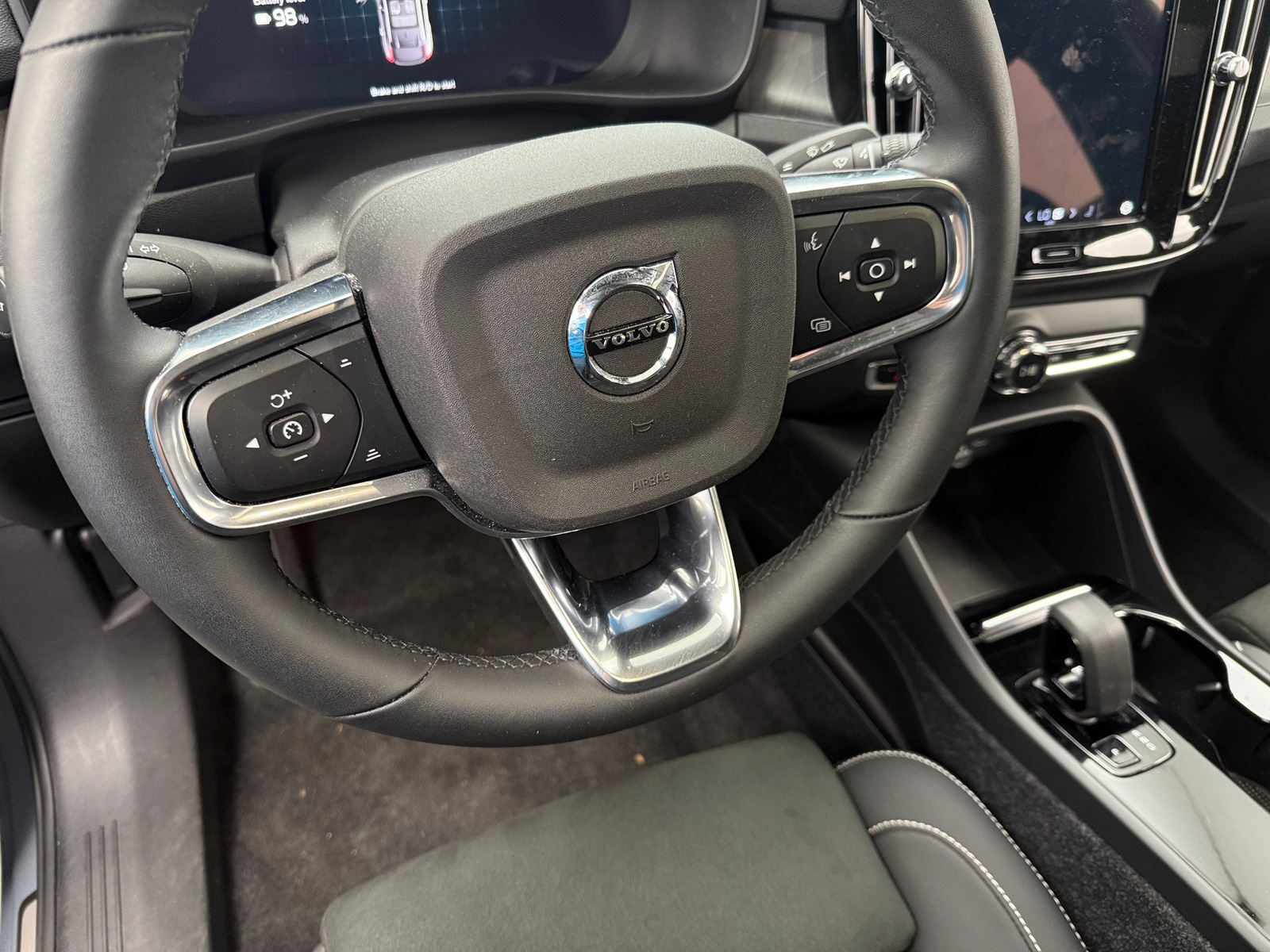 Thumbnail: 2023 Volvo C40 - 5