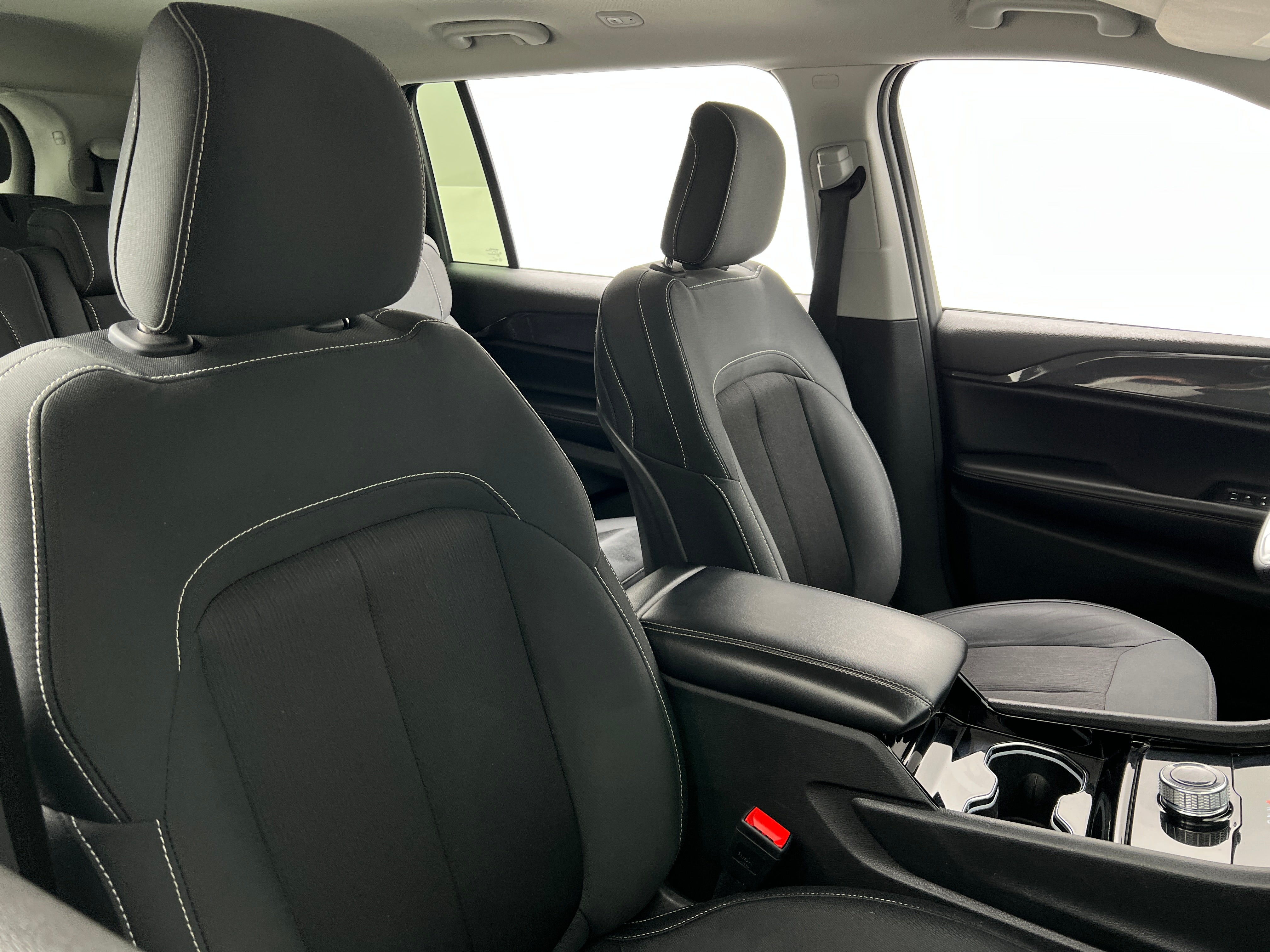 2023 Jeep Grand Cherokee L Laredo 2