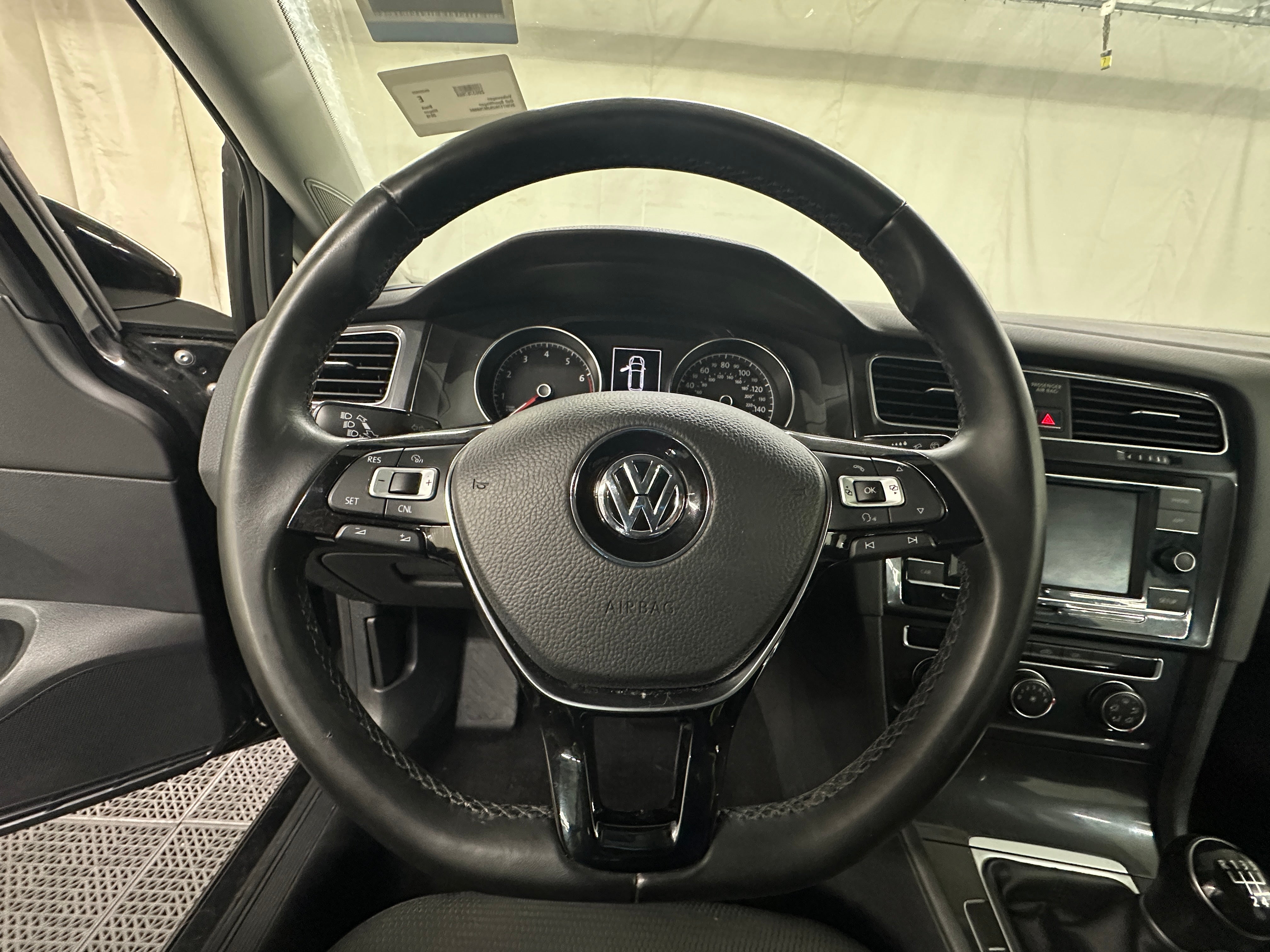 2018 Volkswagen e-Golf  5
