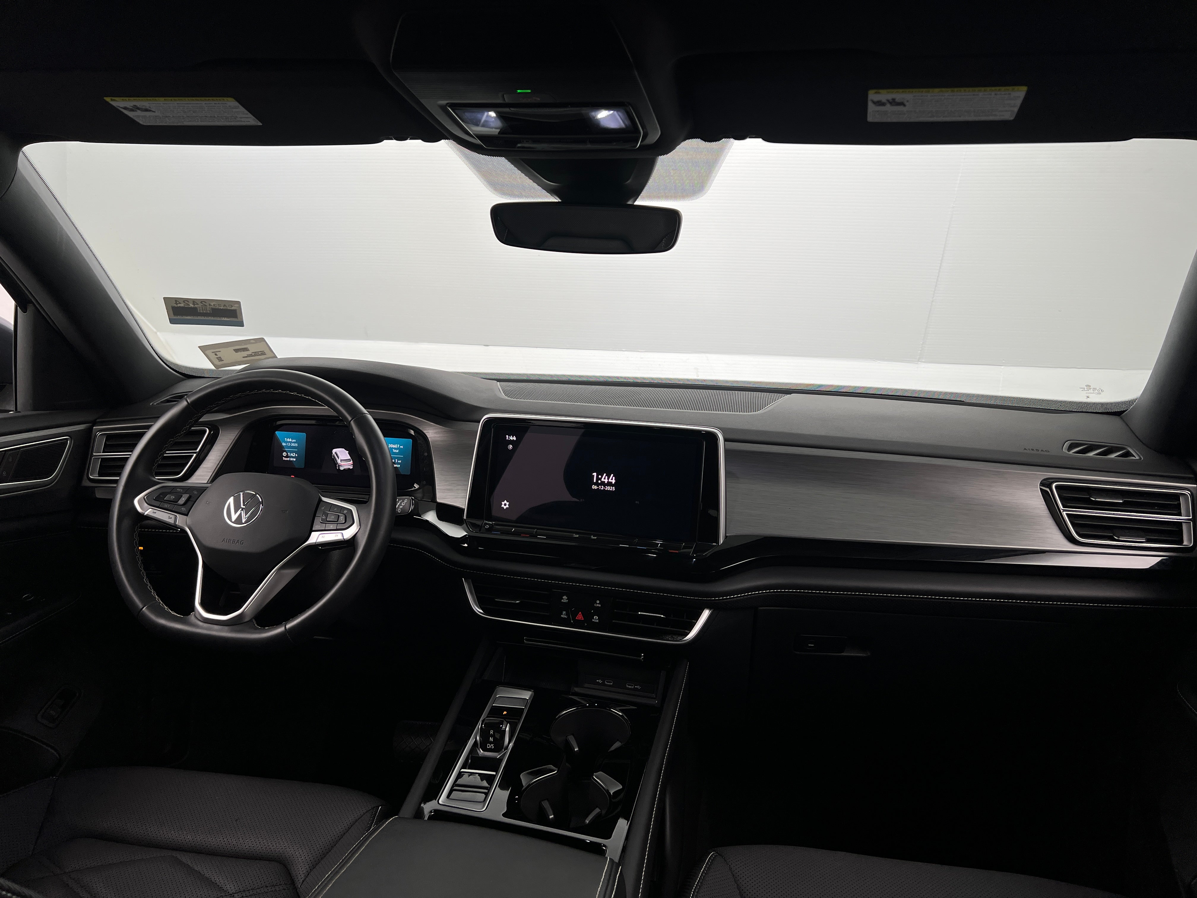 2024 Volkswagen Atlas SE 2