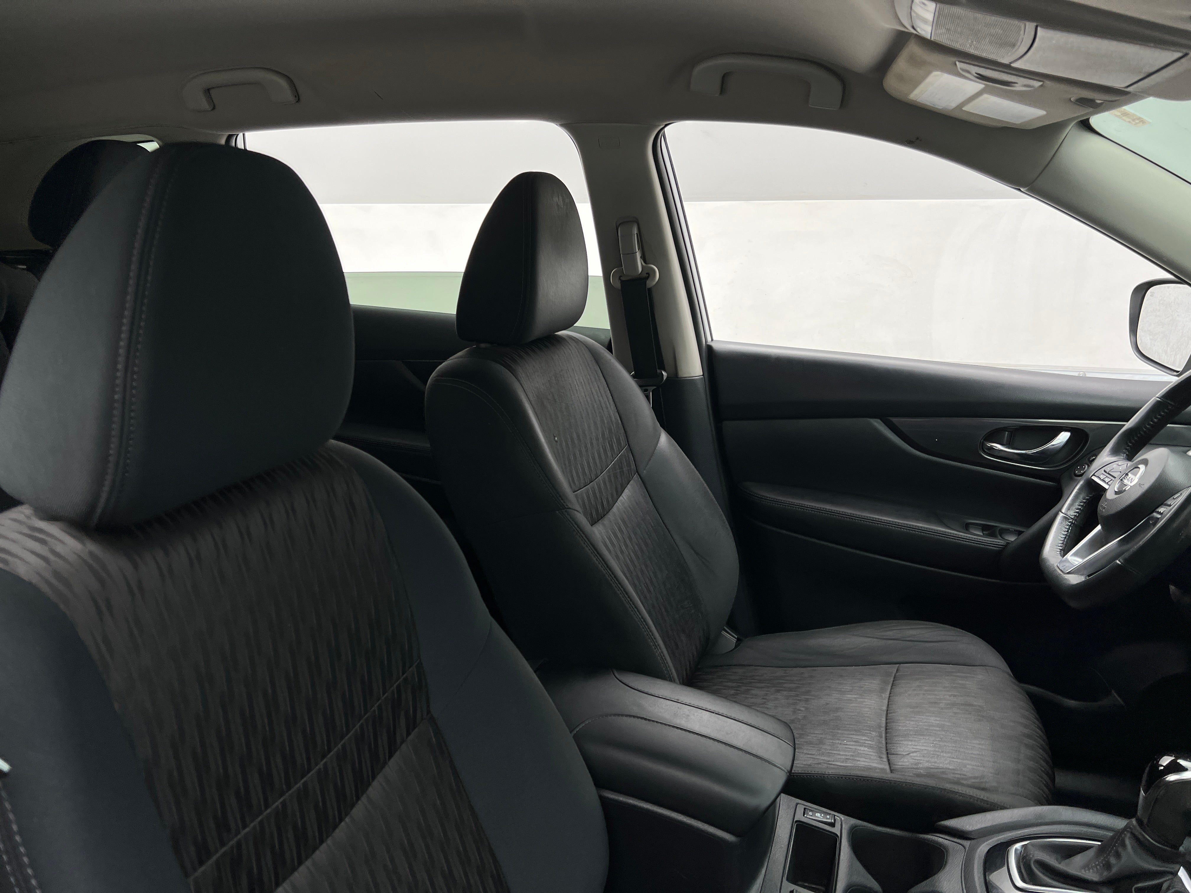 2018 Nissan Rogue SV 2