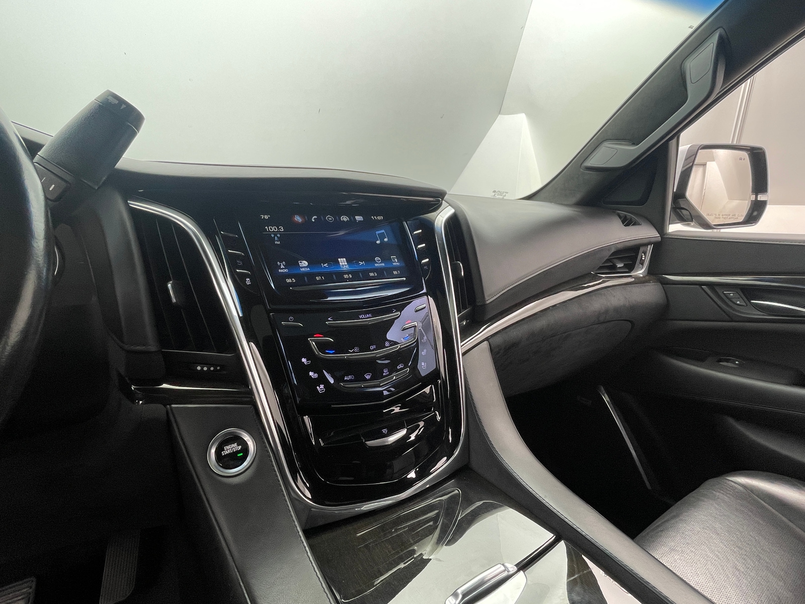 Thumbnail: 2017 Cadillac Escalade - 3