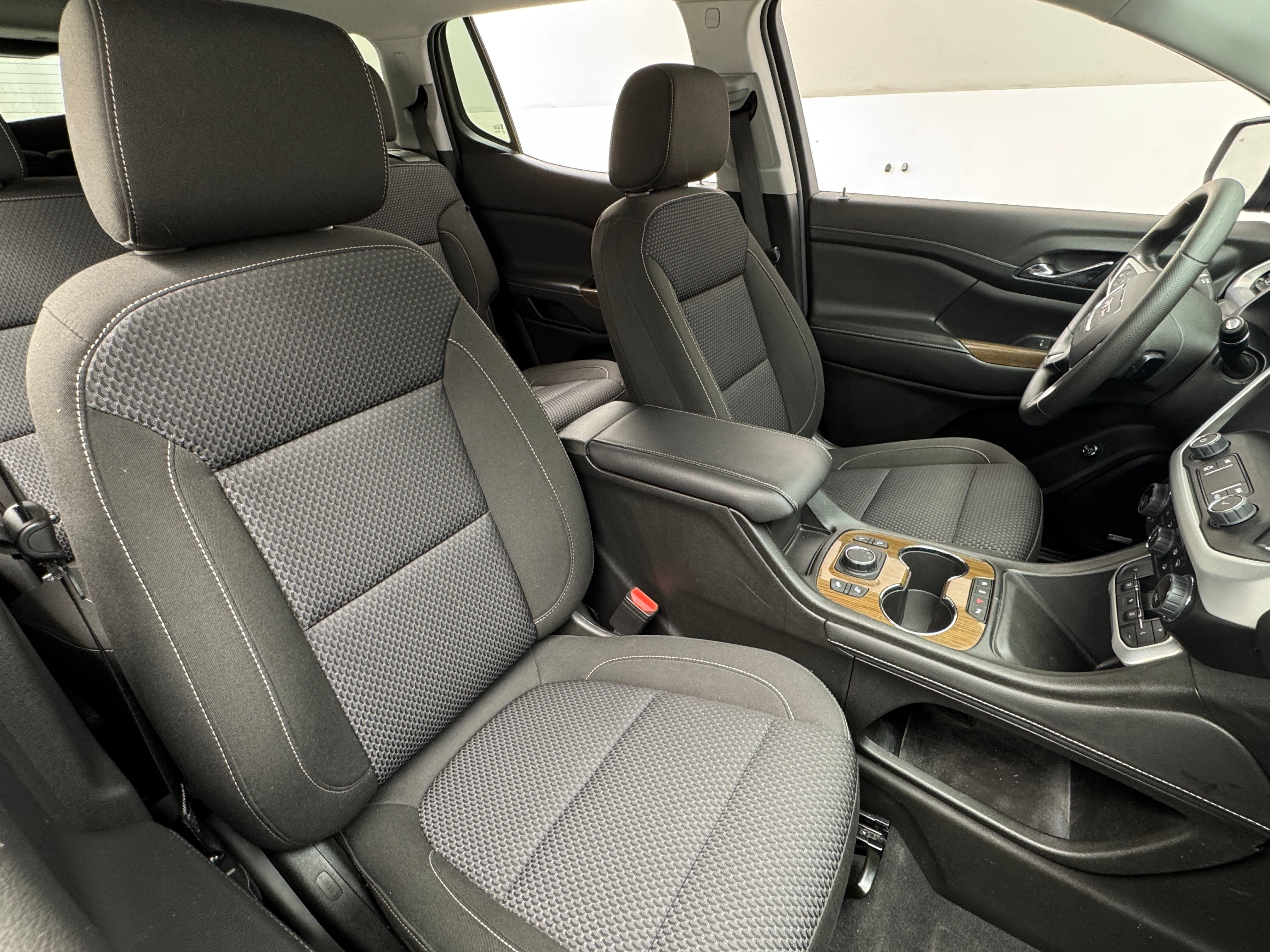 2023 GMC Acadia SLE 2