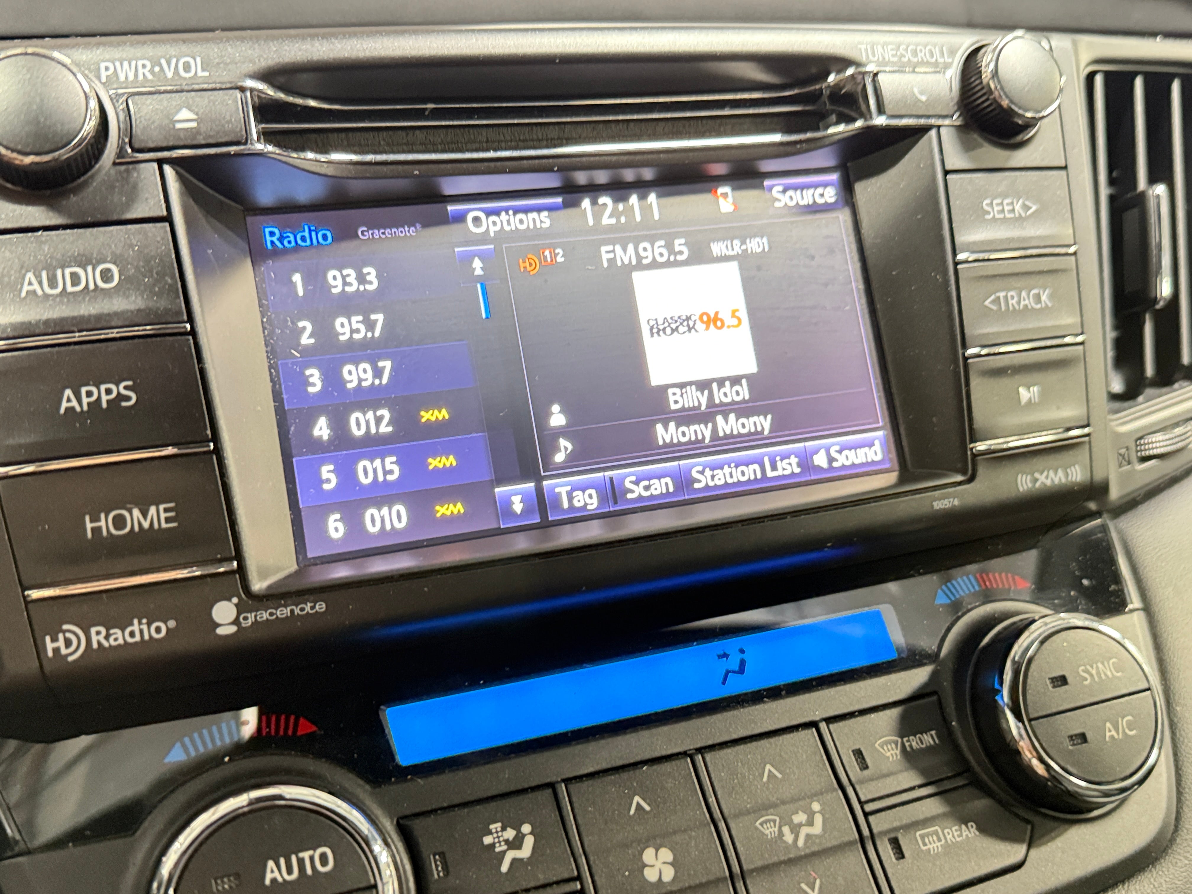 2018 Toyota RAV4 SE 3