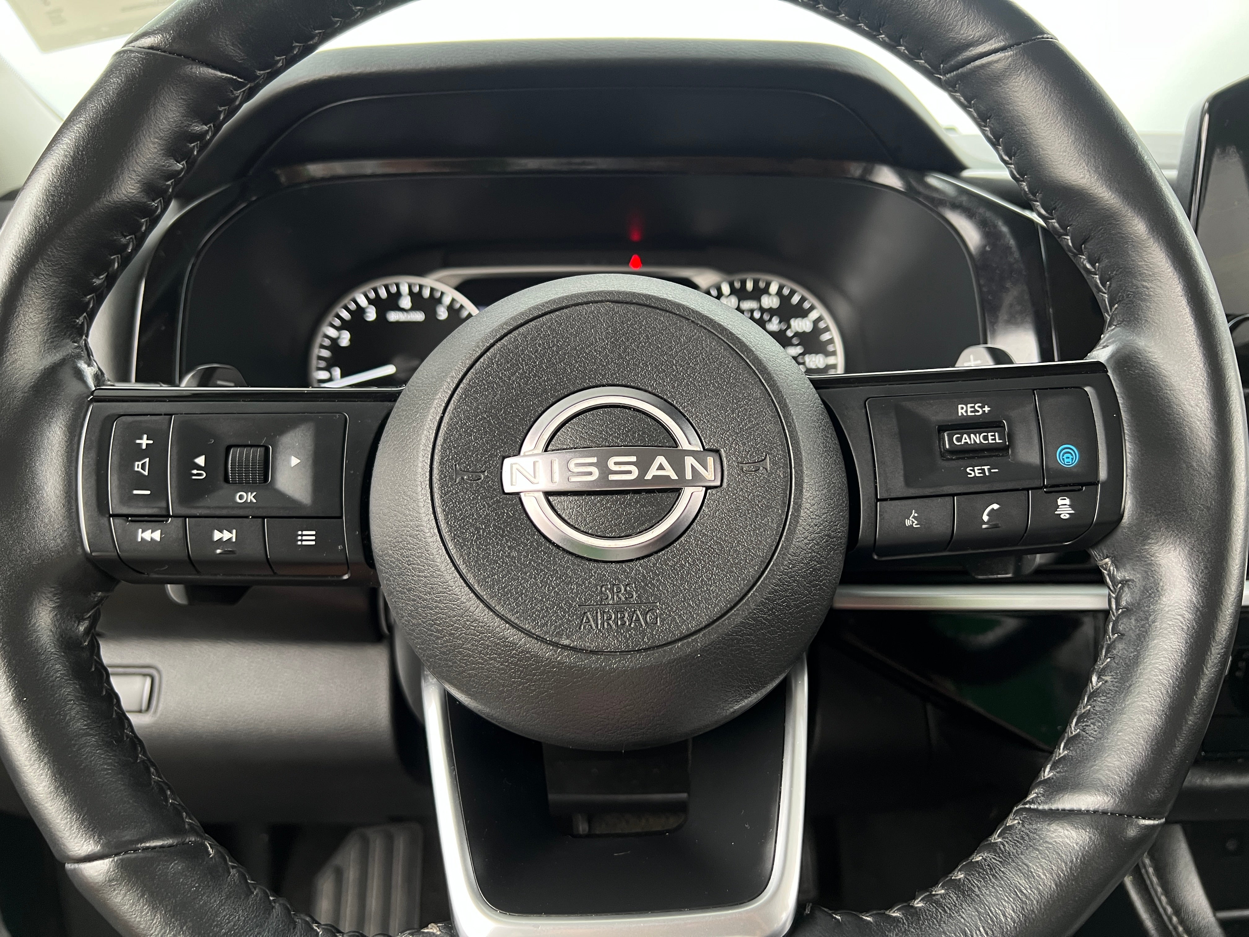 2023 Nissan Pathfinder SL 4