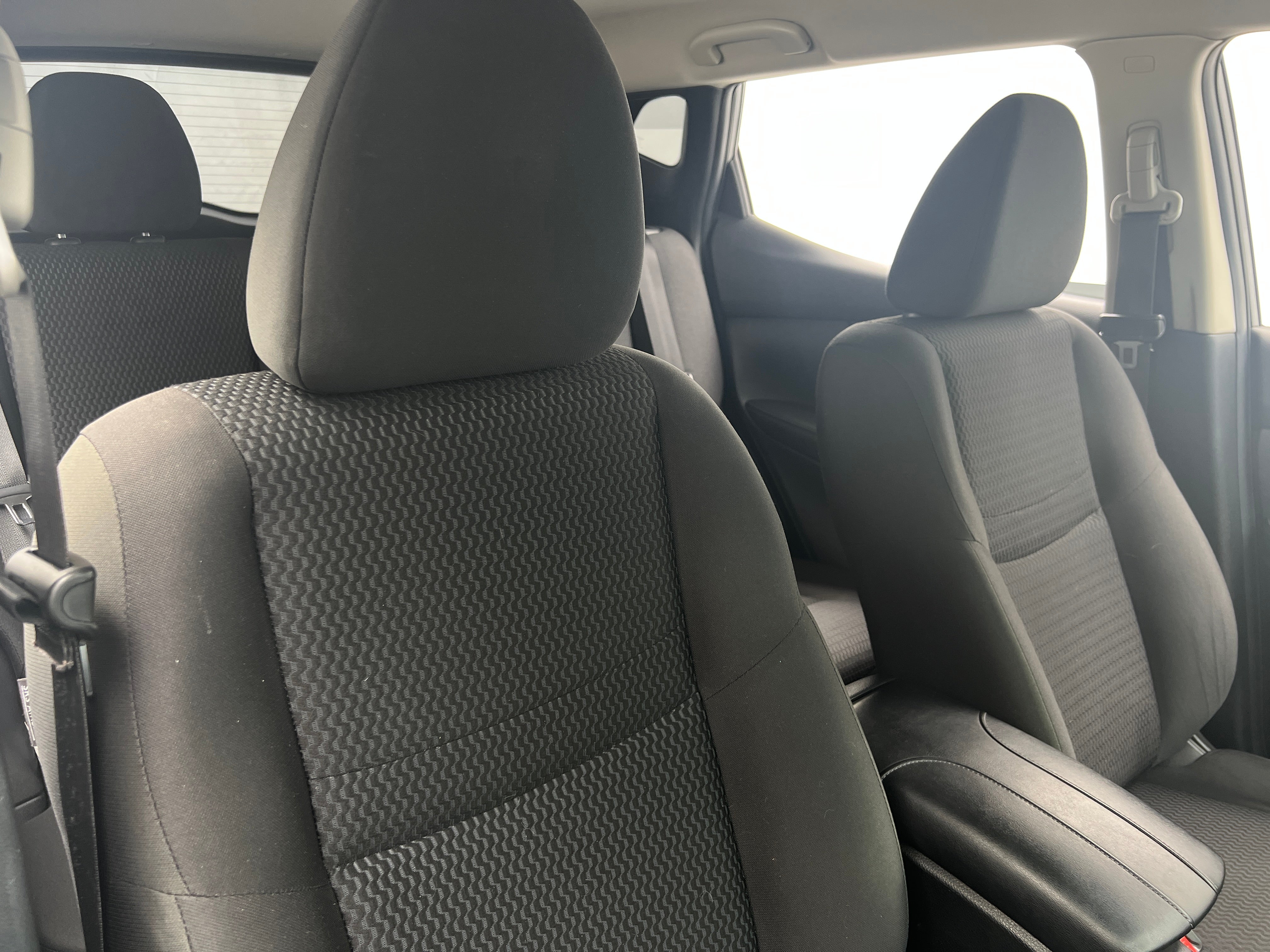 2017 Nissan Rogue Sport S 2