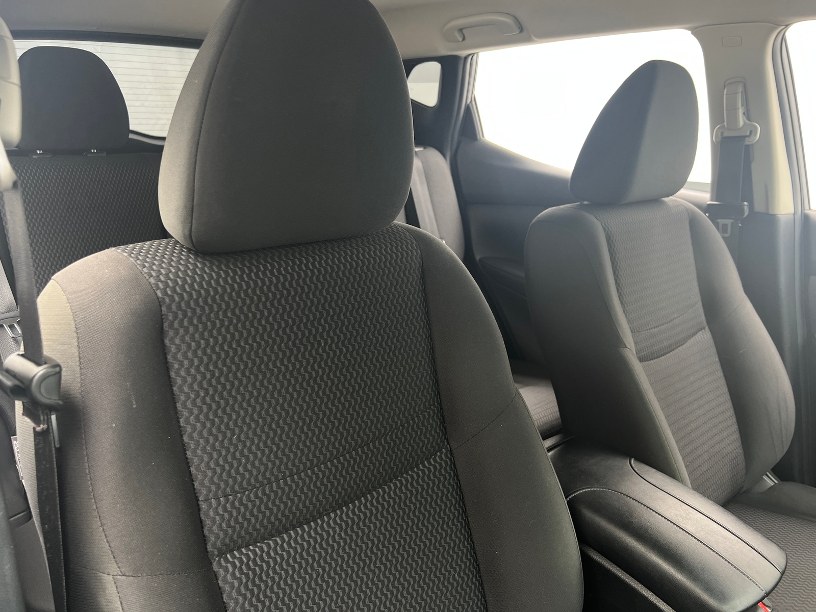 Thumbnail: 2017 Nissan Rogue Sport - 2