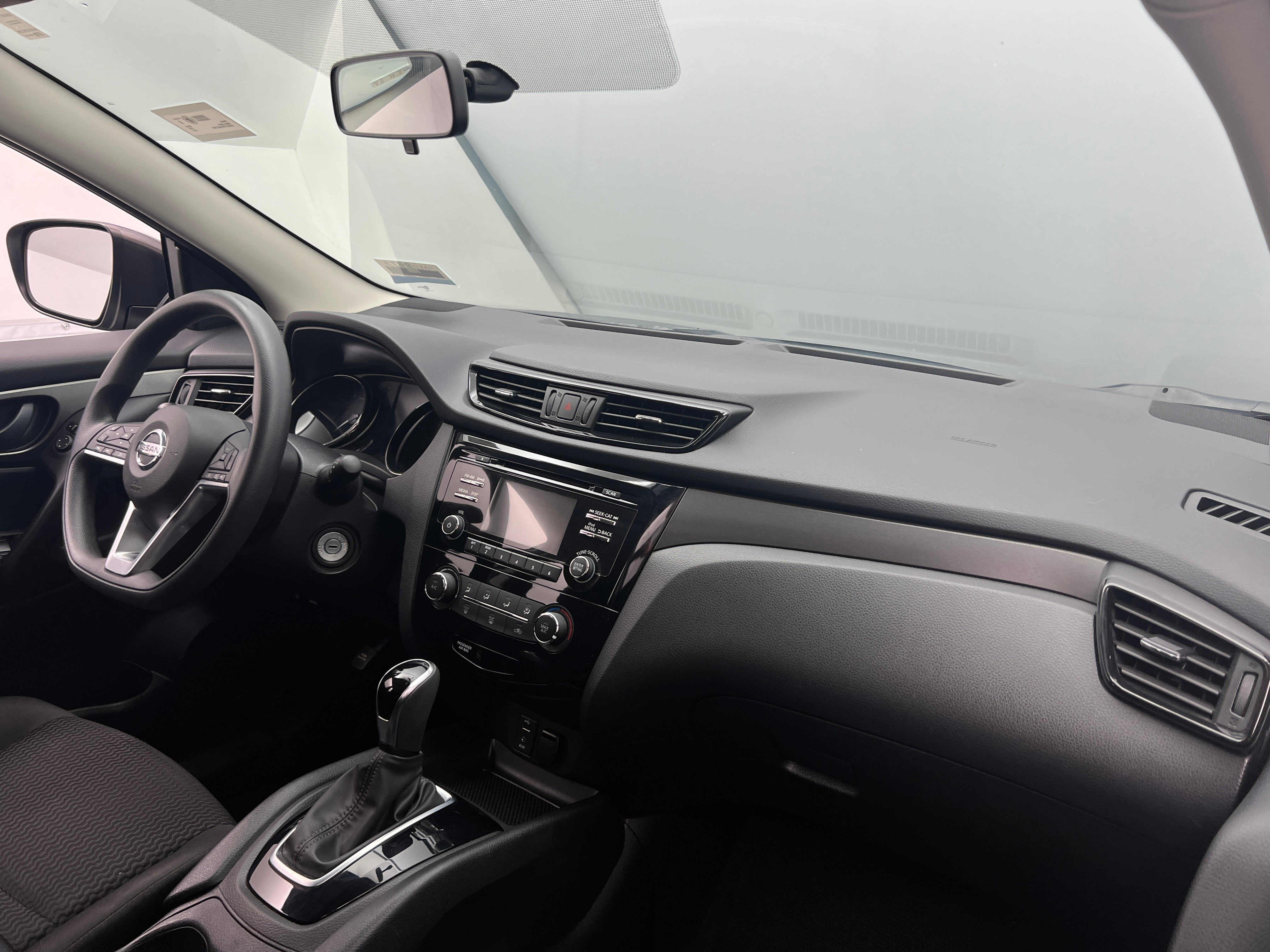 2017 Nissan Rogue Sport S 3