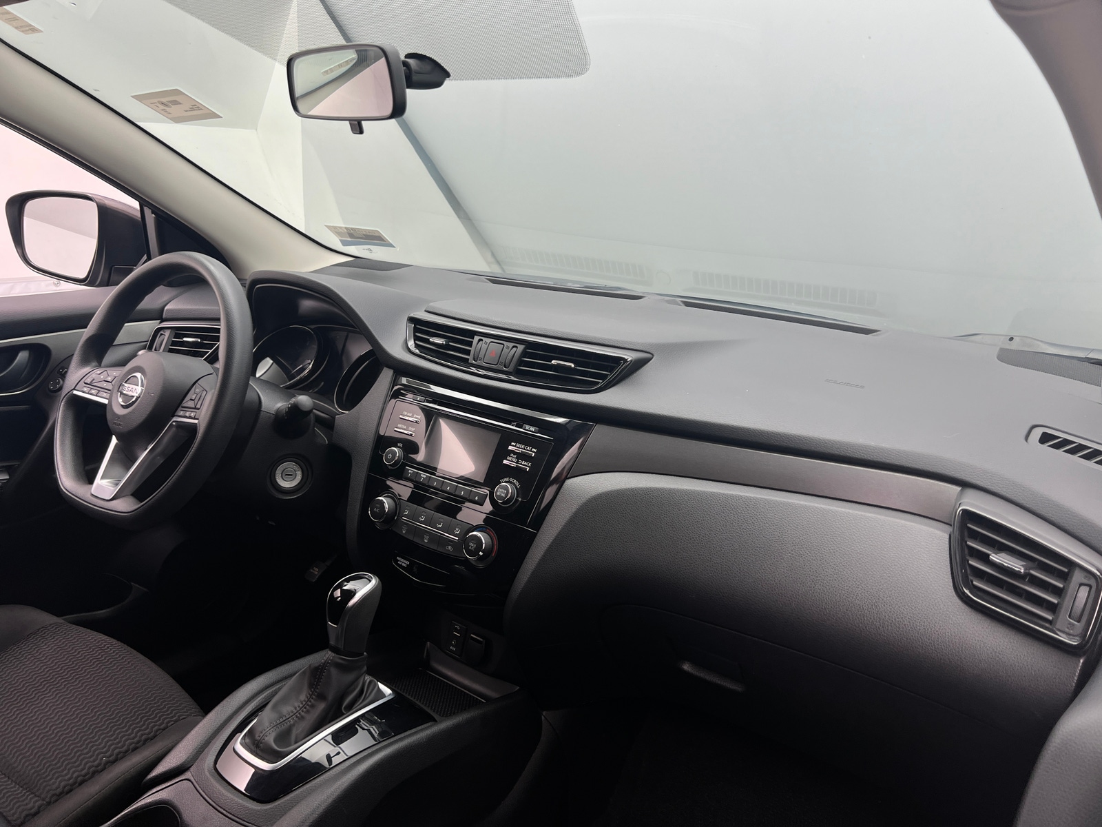 Thumbnail: 2017 Nissan Rogue Sport - 3
