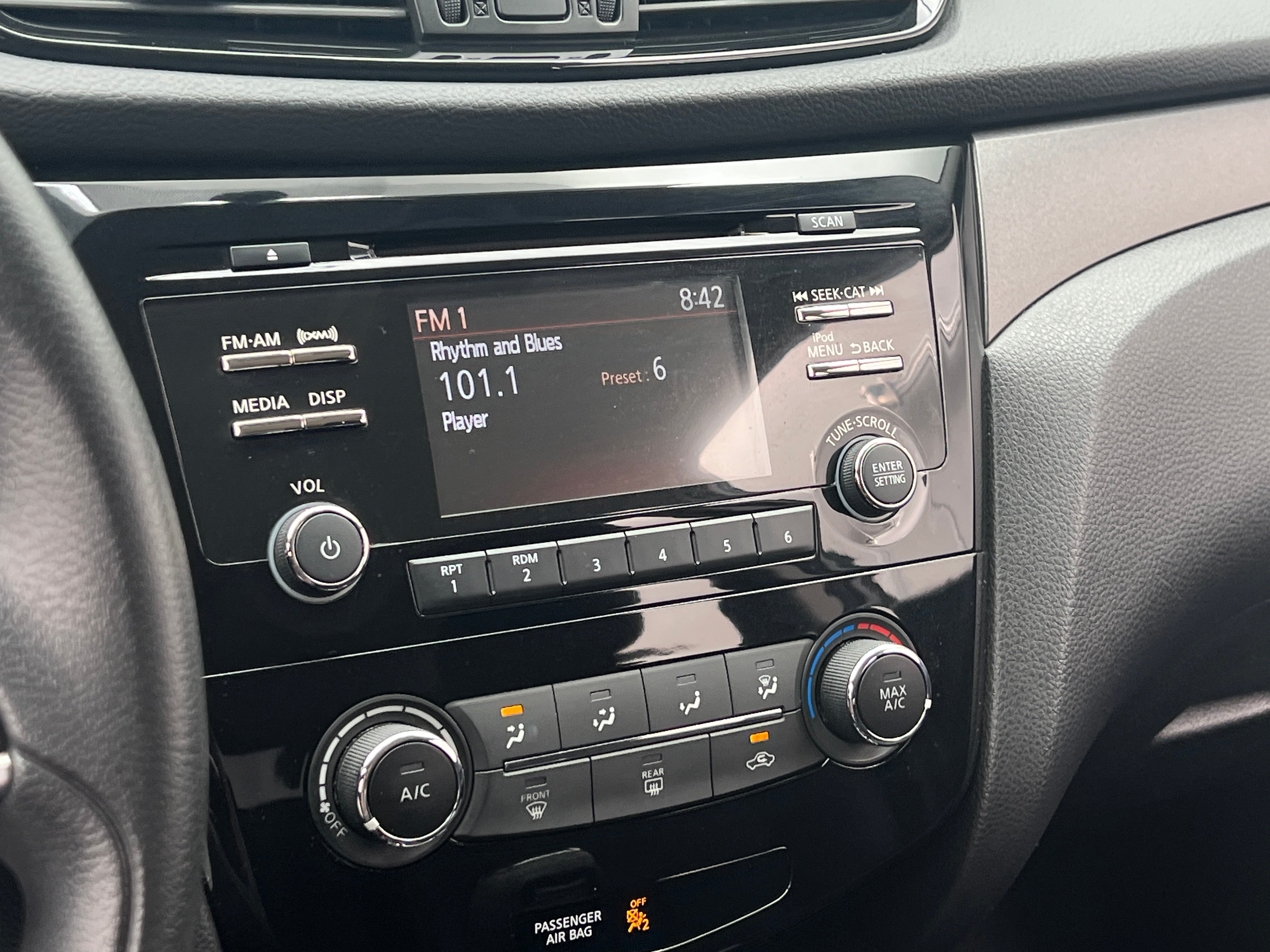 2017 Nissan Rogue Sport S 4