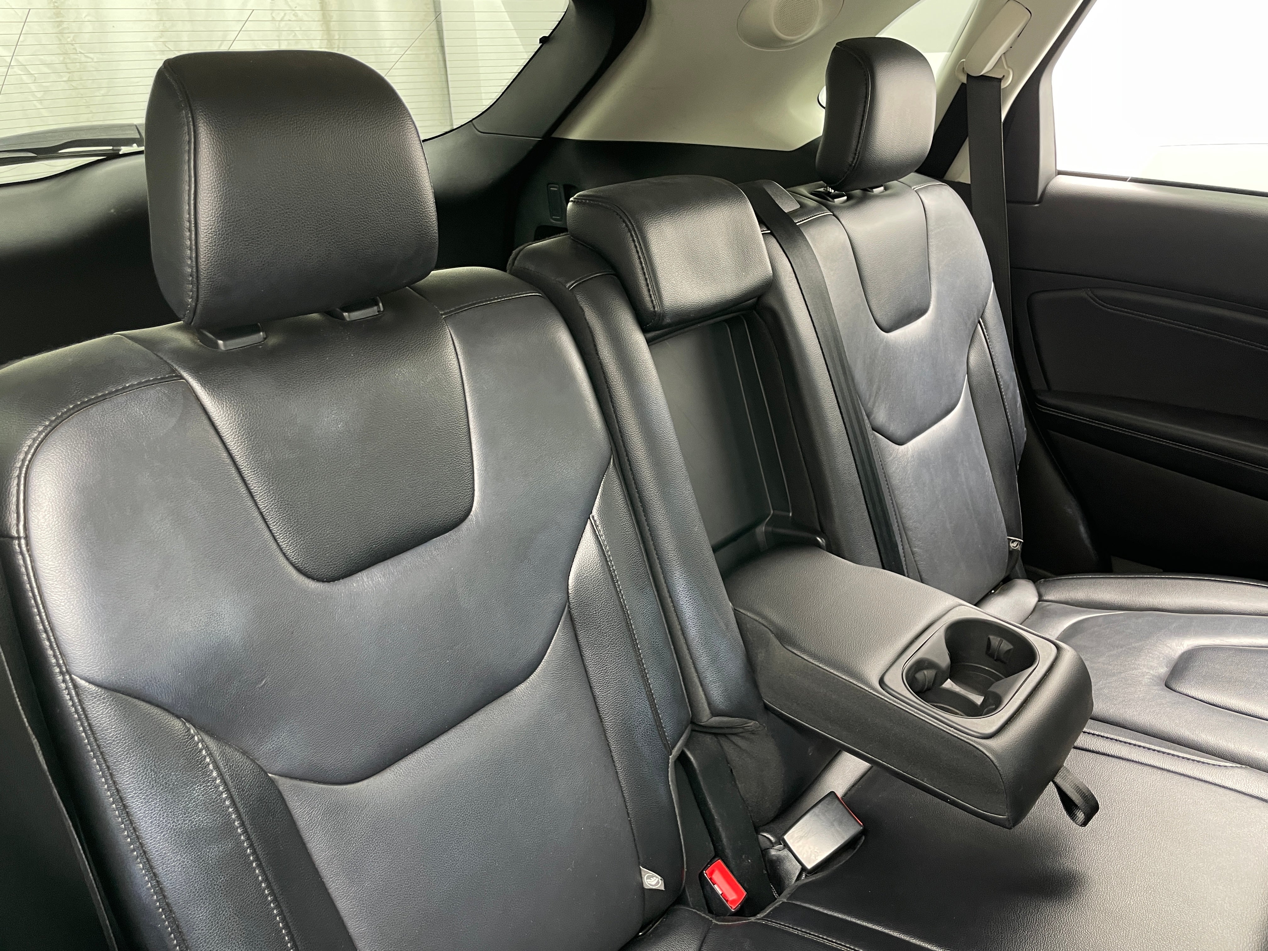 2022 Ford Edge Titanium 5