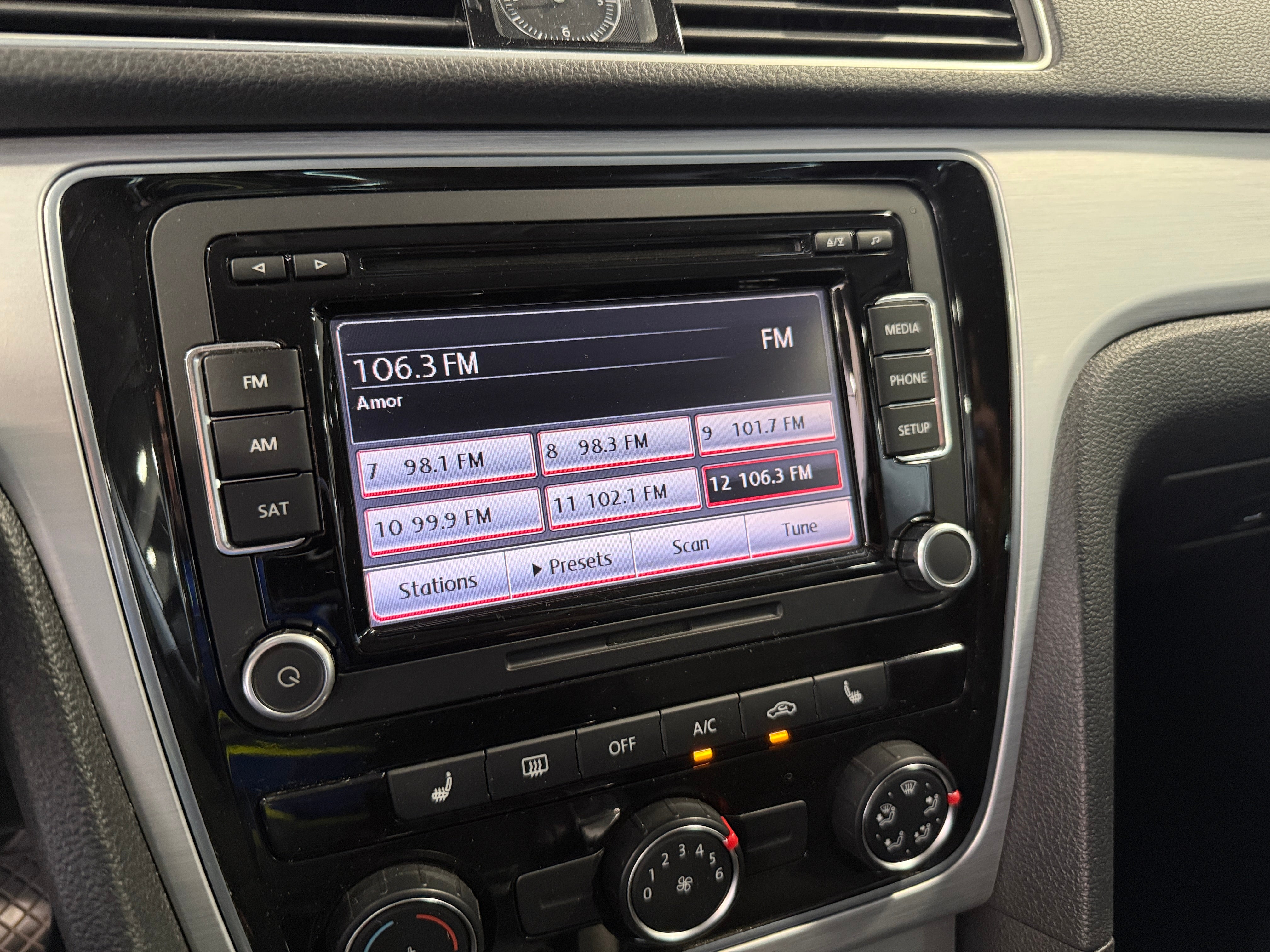 2013 Volkswagen Passat SE 3