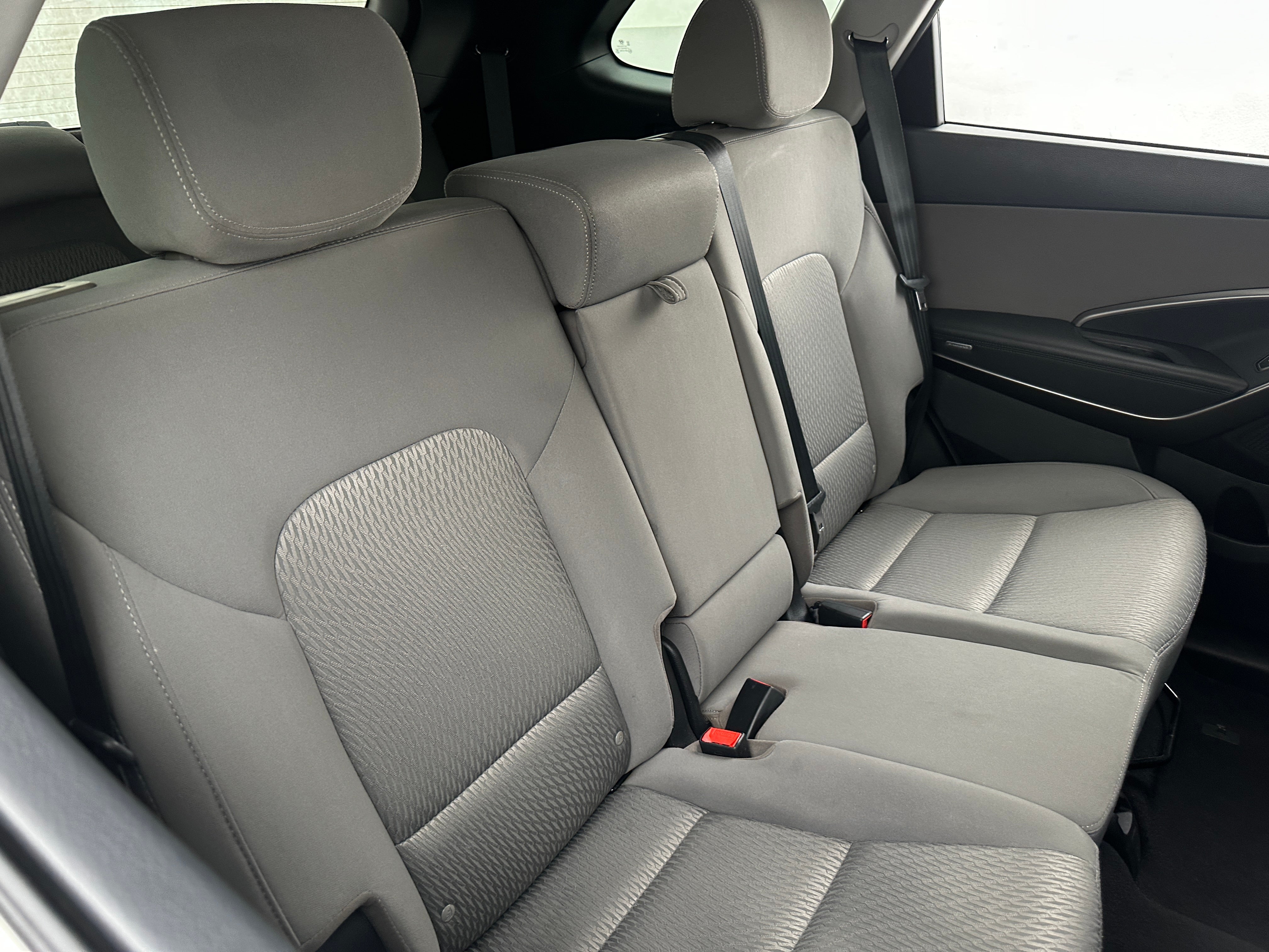 2017 Hyundai Santa Fe SE 6