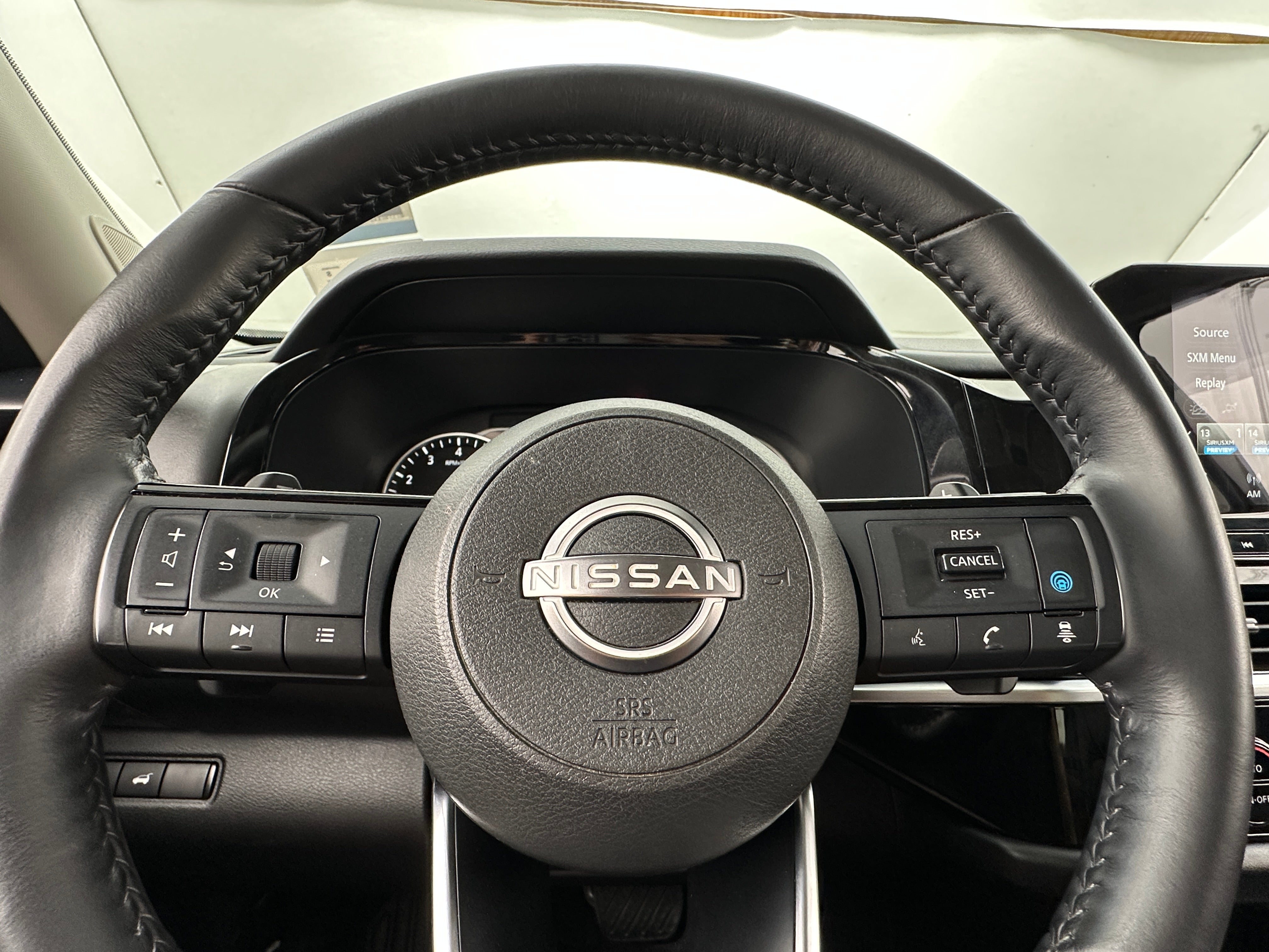 2022 Nissan Pathfinder SL 4