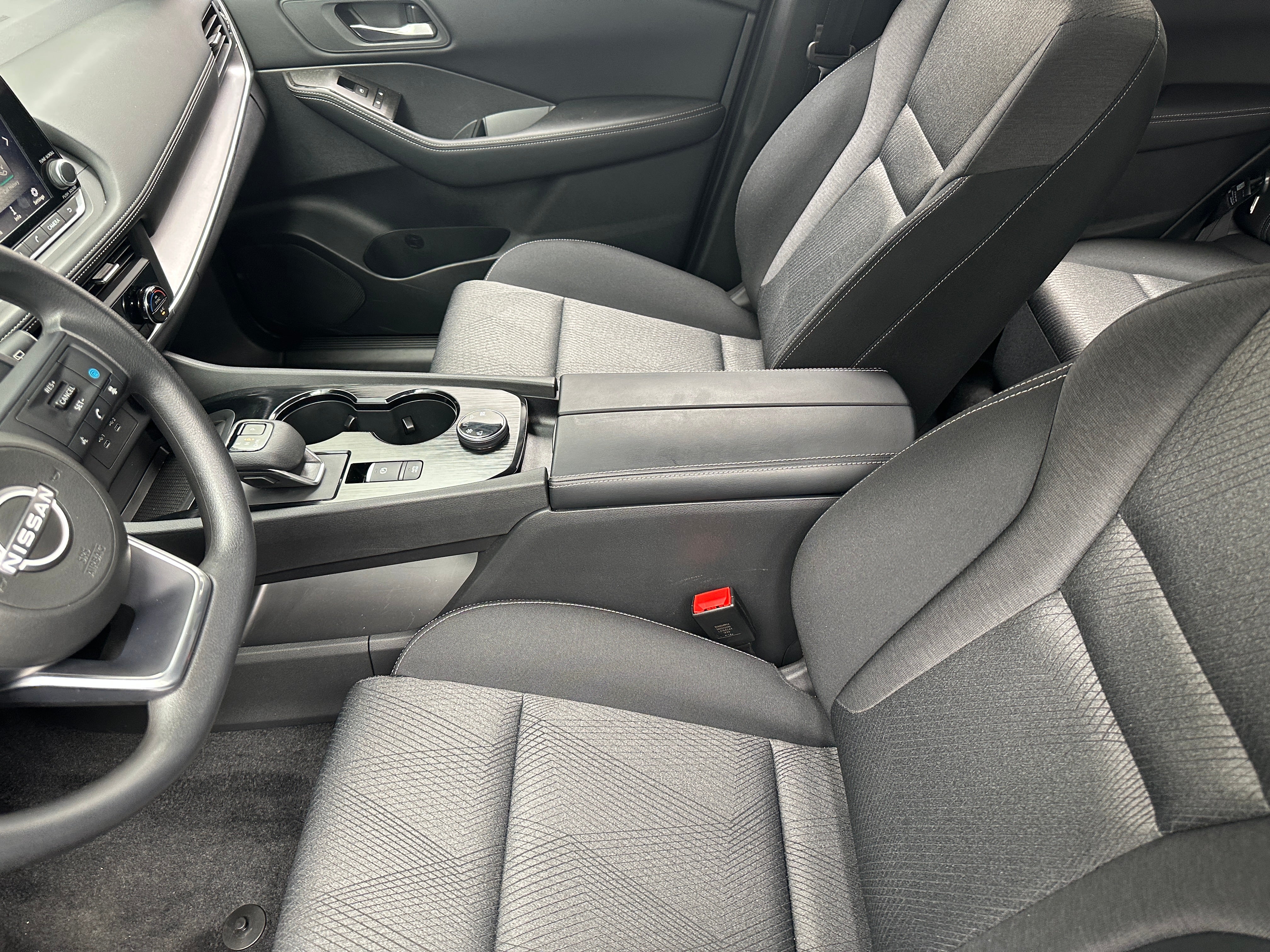 2024 Nissan Rogue SV 2
