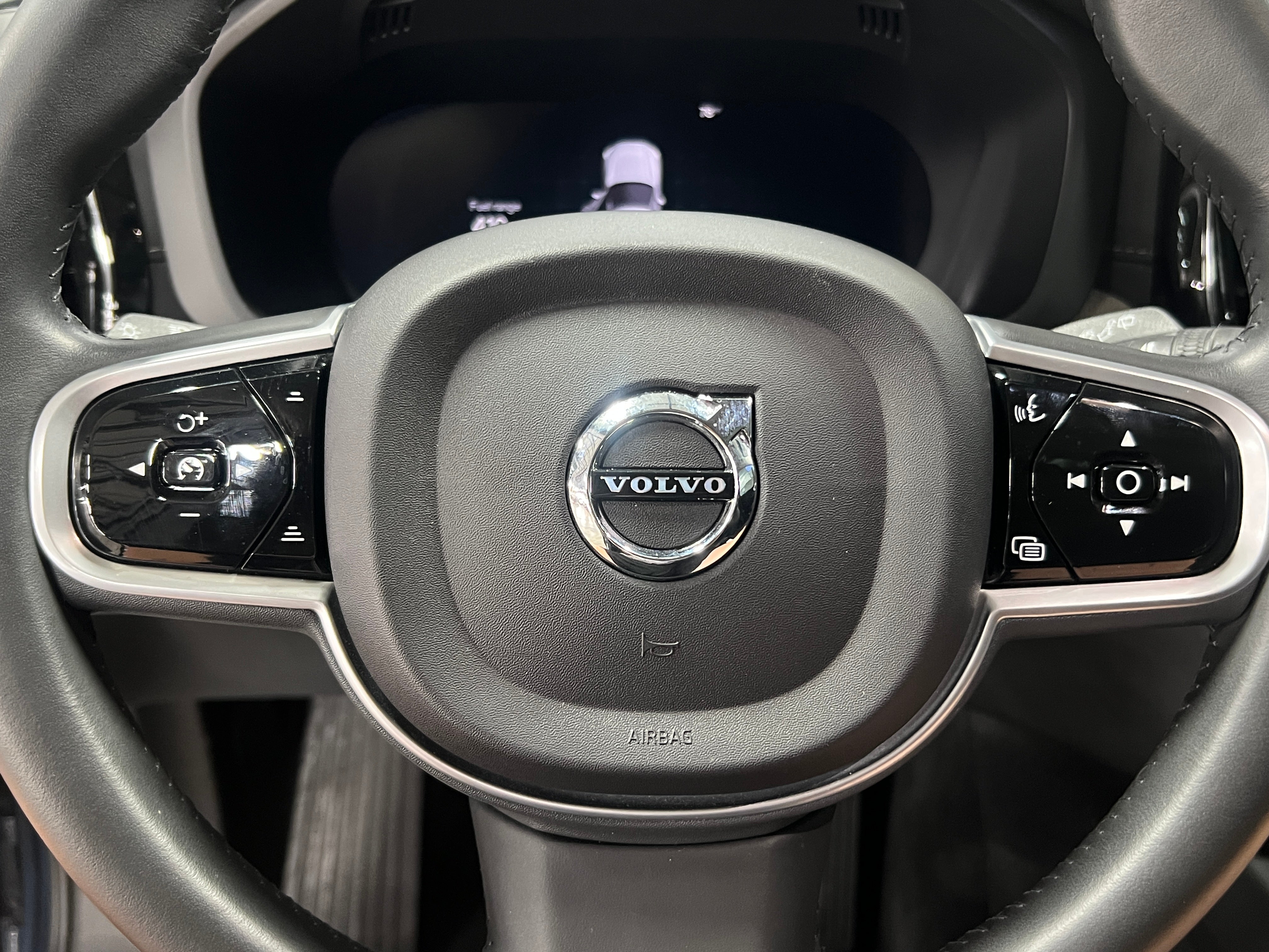 Thumbnail: 2022 Volvo XC60 - 4
