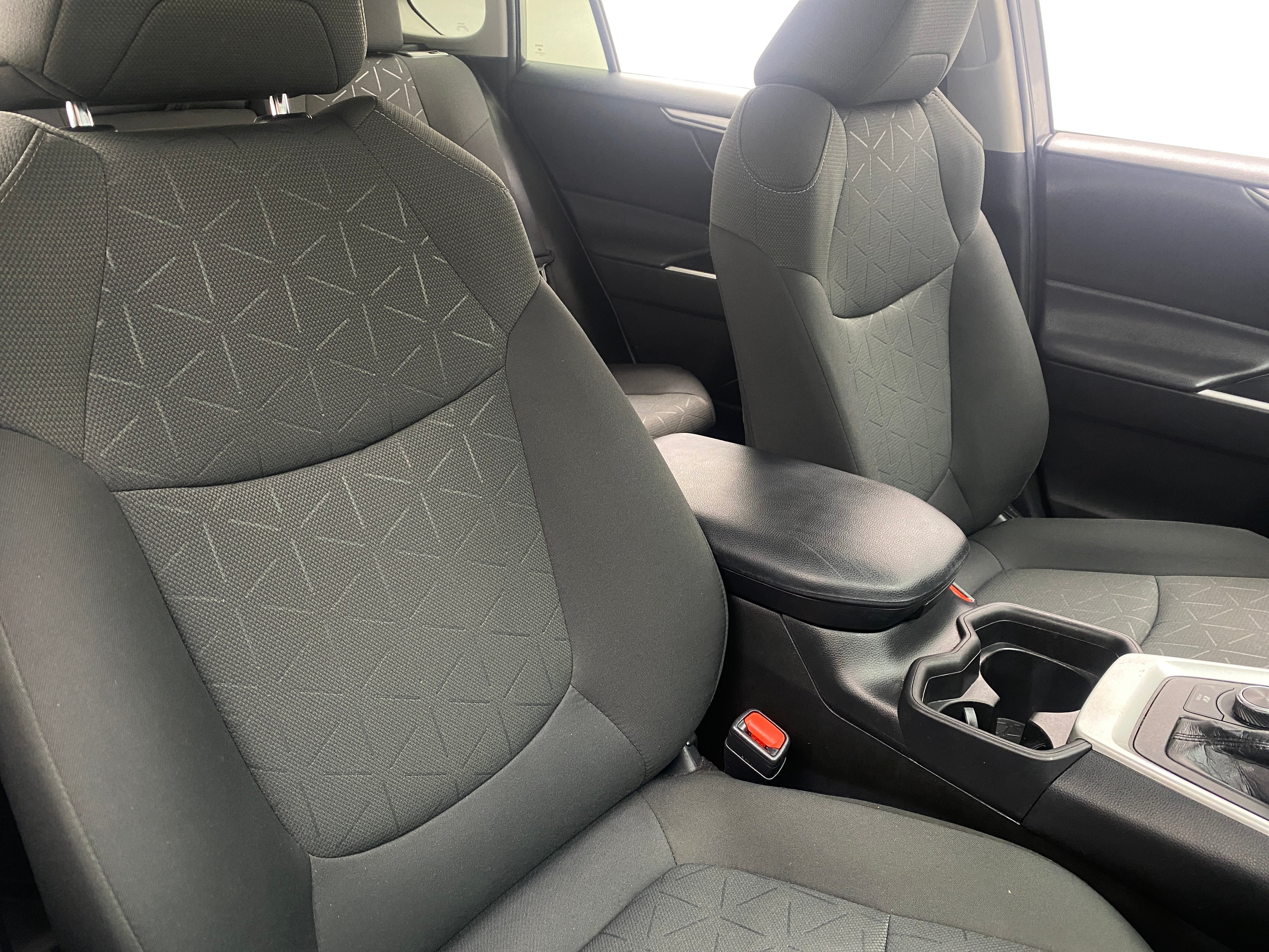 2021 Toyota RAV4 XLE 2