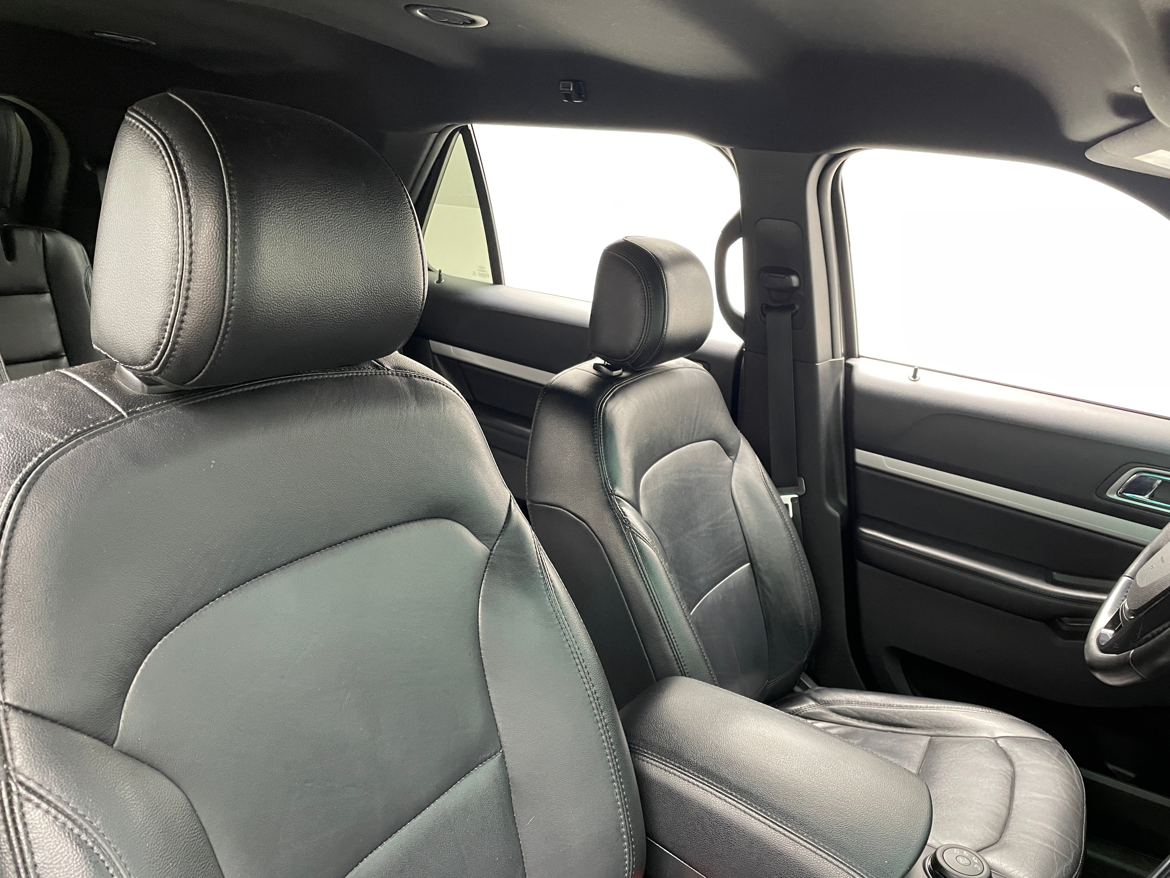 2016 Ford Explorer XLT 2