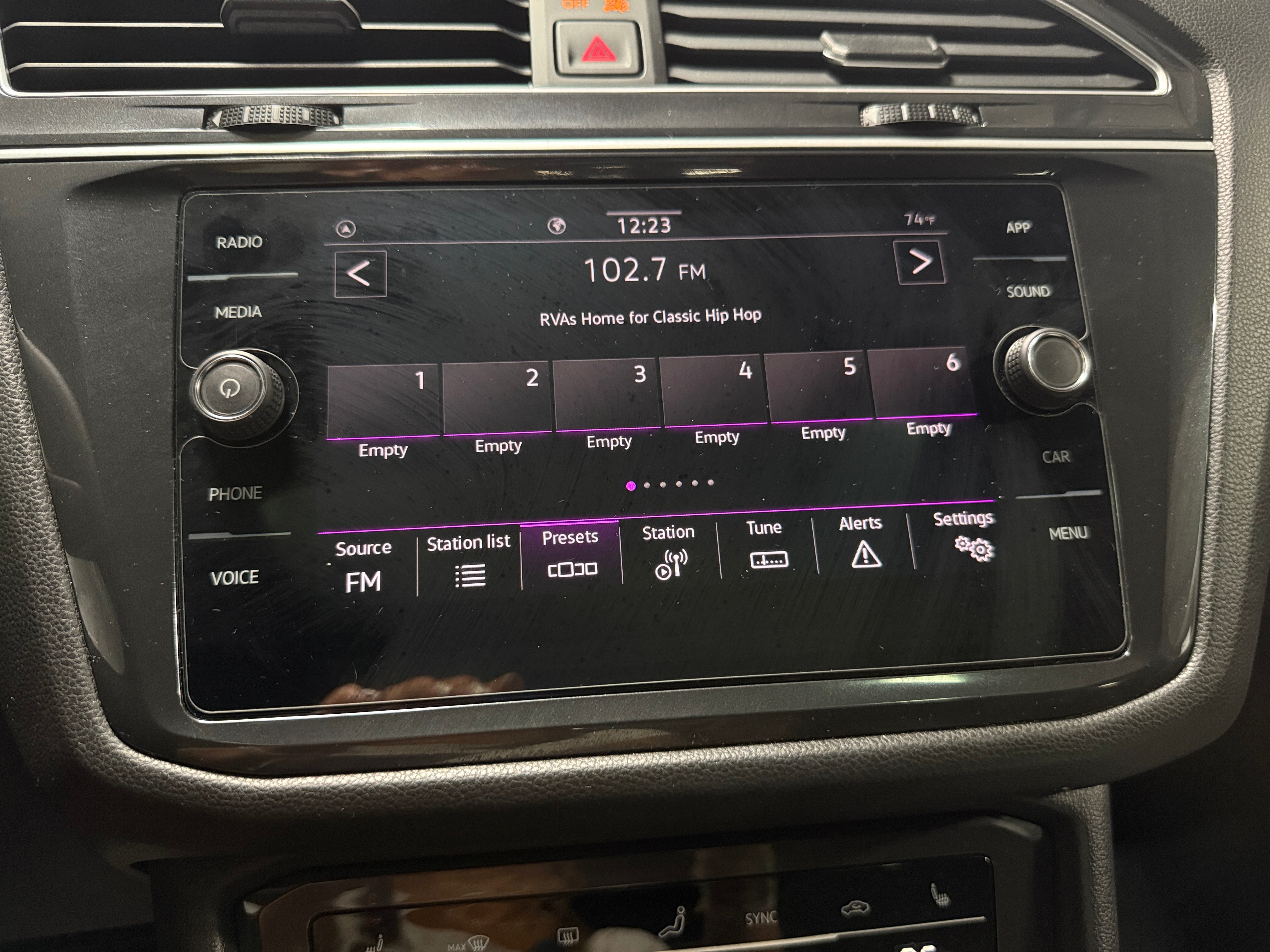 Thumbnail: 2024 Volkswagen Tiguan - 3