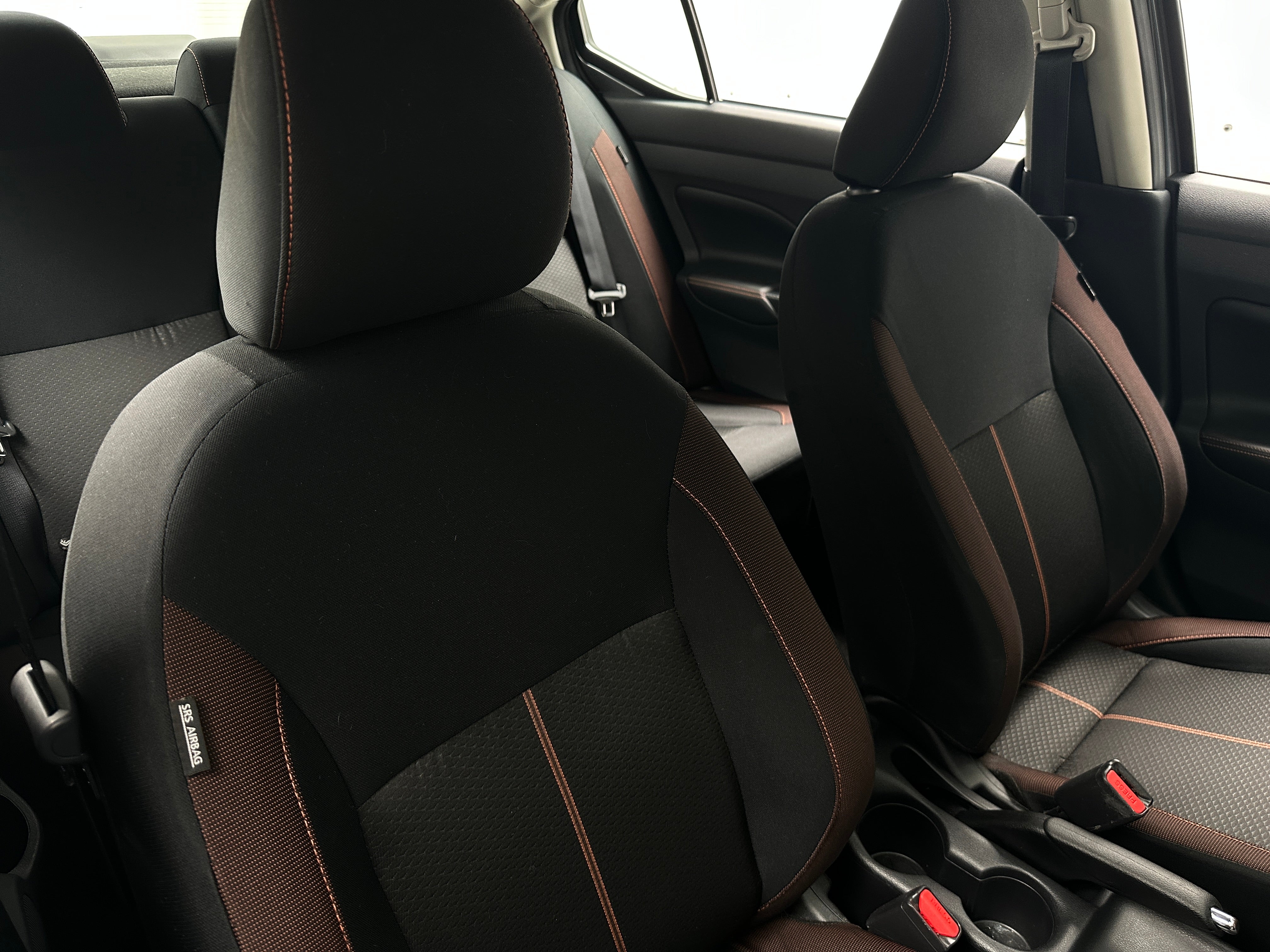 2022 Nissan Versa SR 2