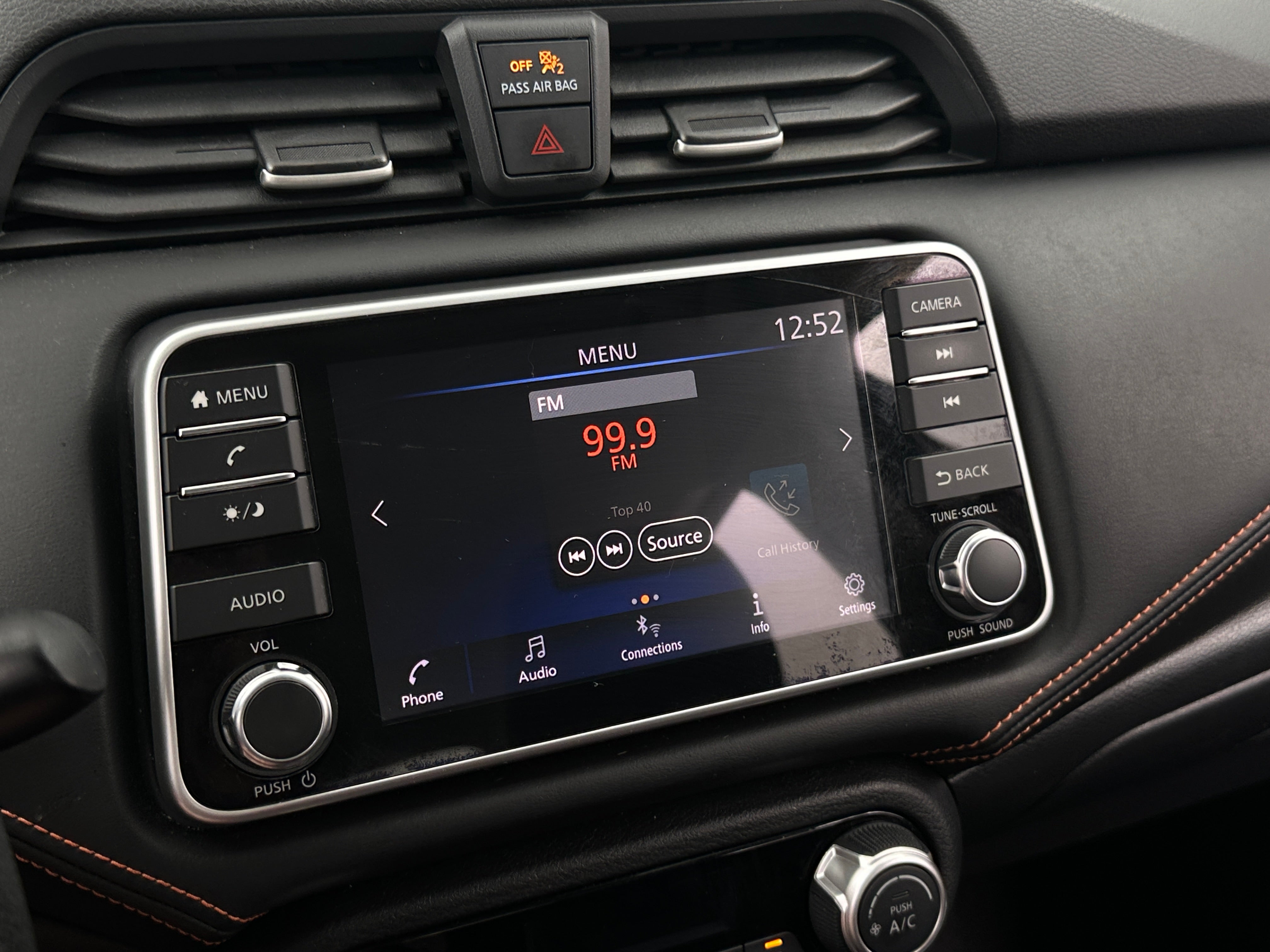 2022 Nissan Versa SR 4