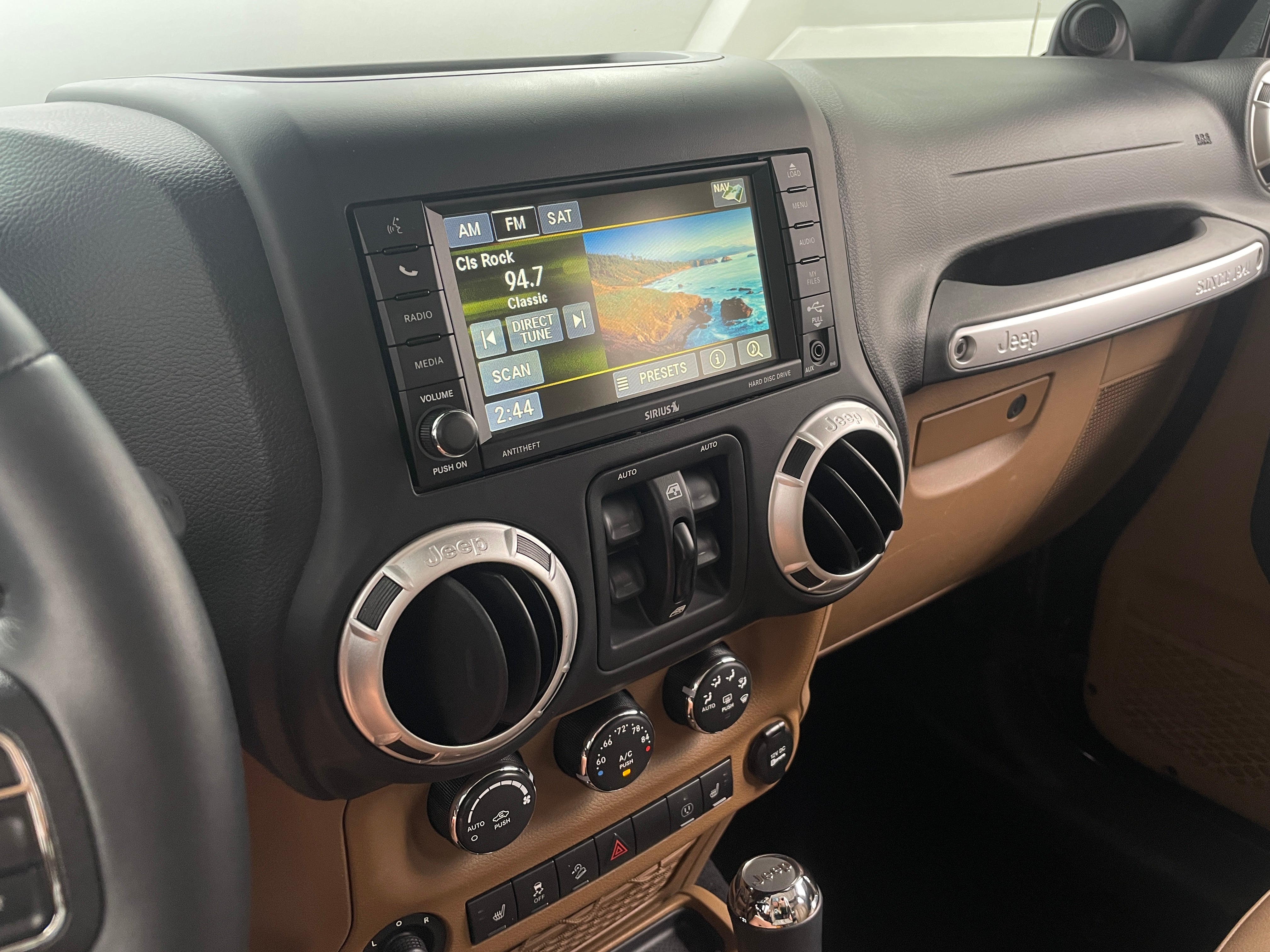 2014 Jeep Wrangler Unlimited Sahara 3