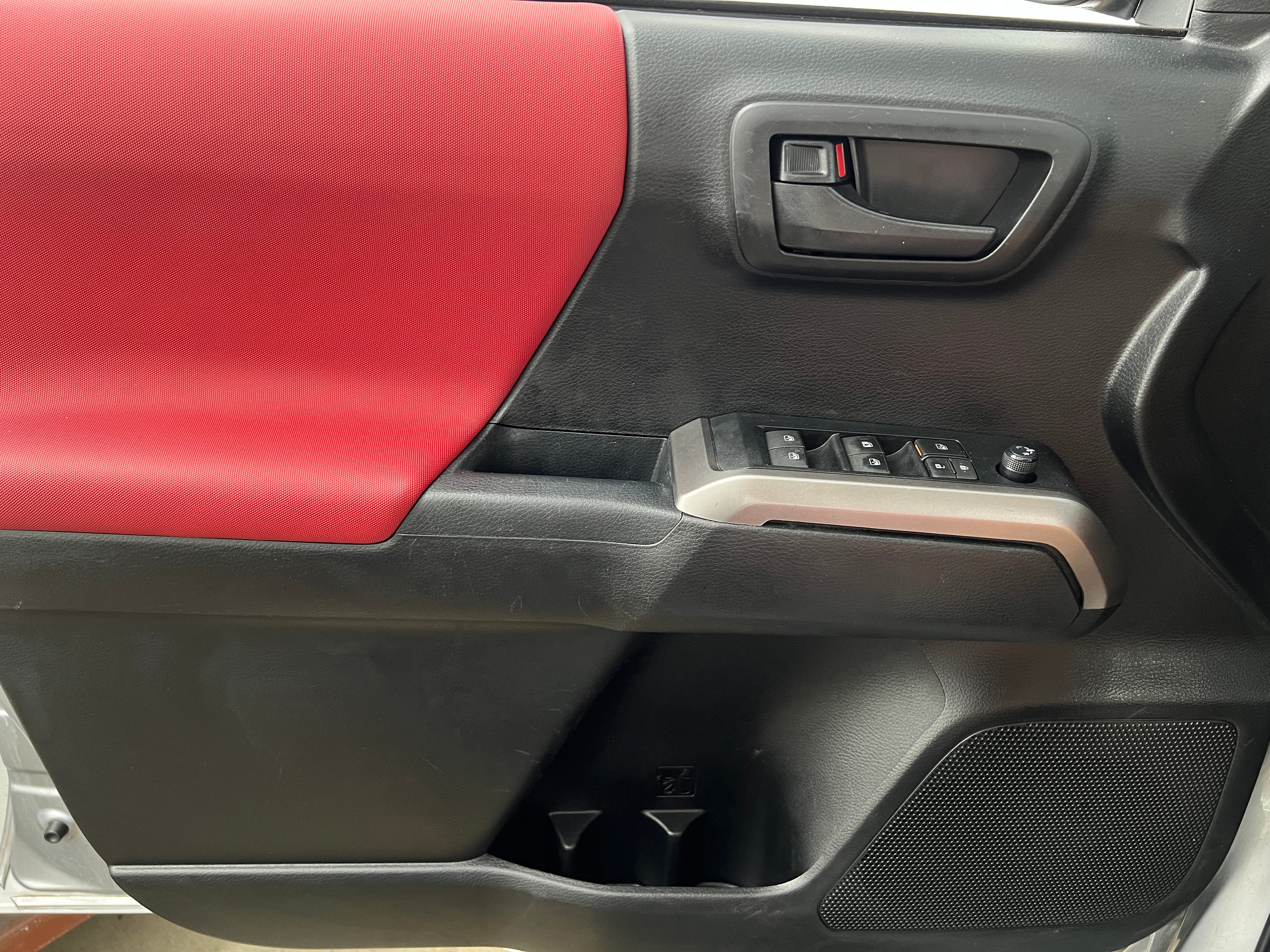 Image 10 of 2021 Toyota Tacoma Double Cab SR5 5 ft