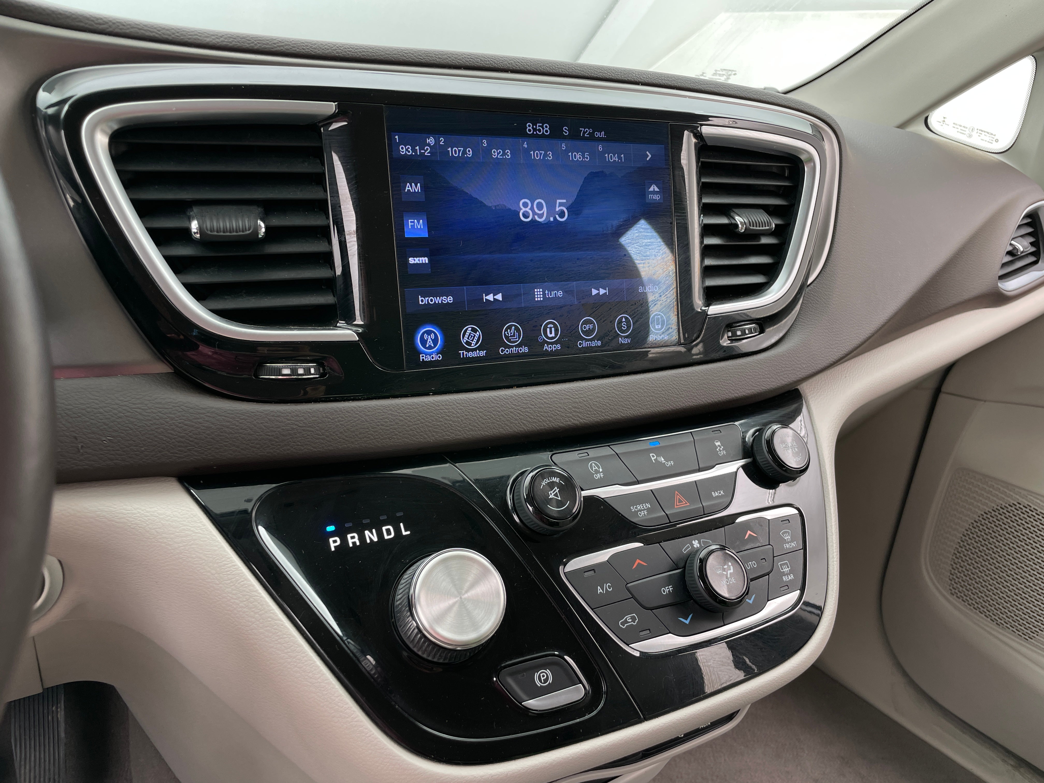 2017 Chrysler Pacifica  3