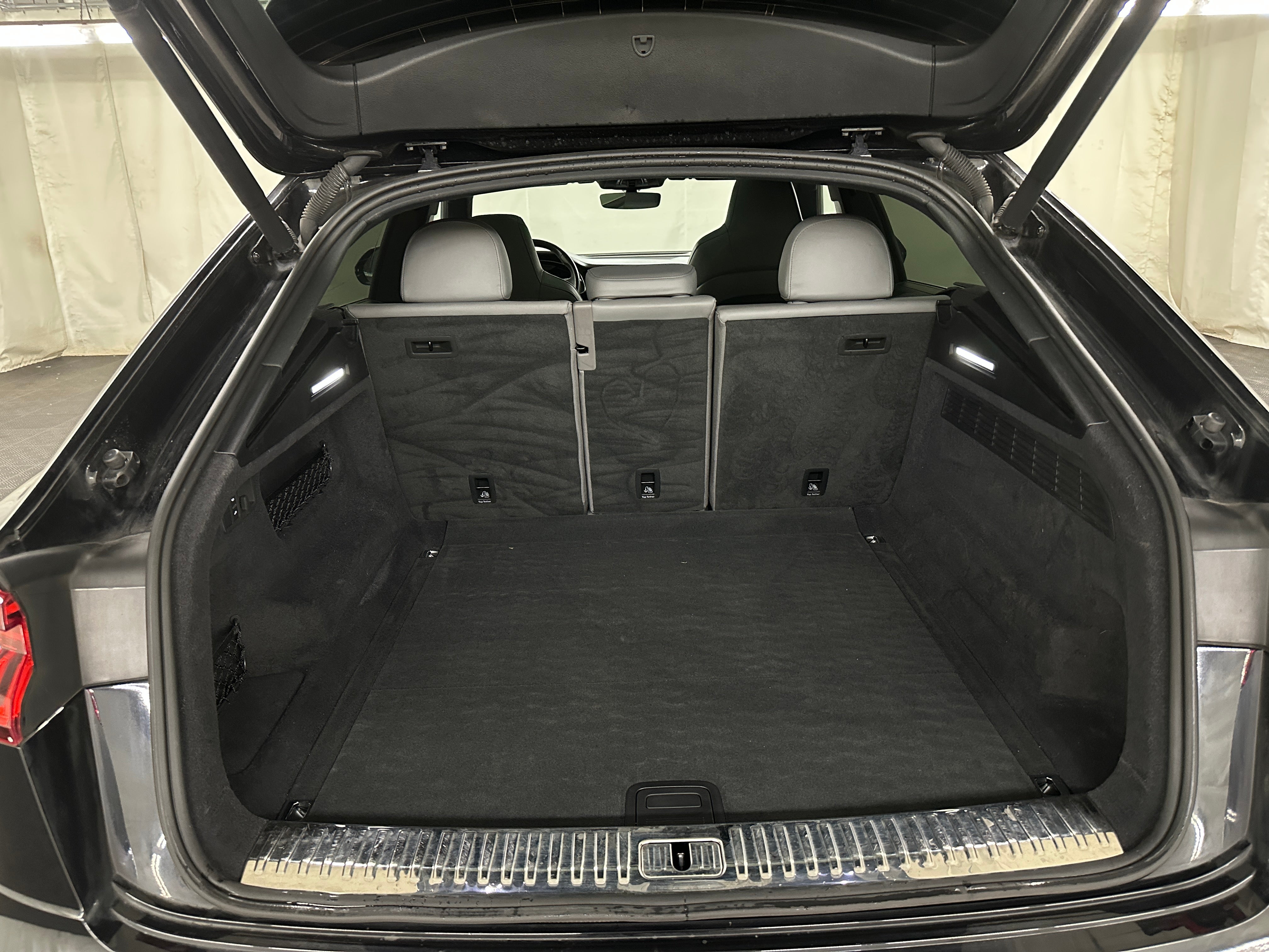 Thumbnail: 2021 Audi SQ8 - 6