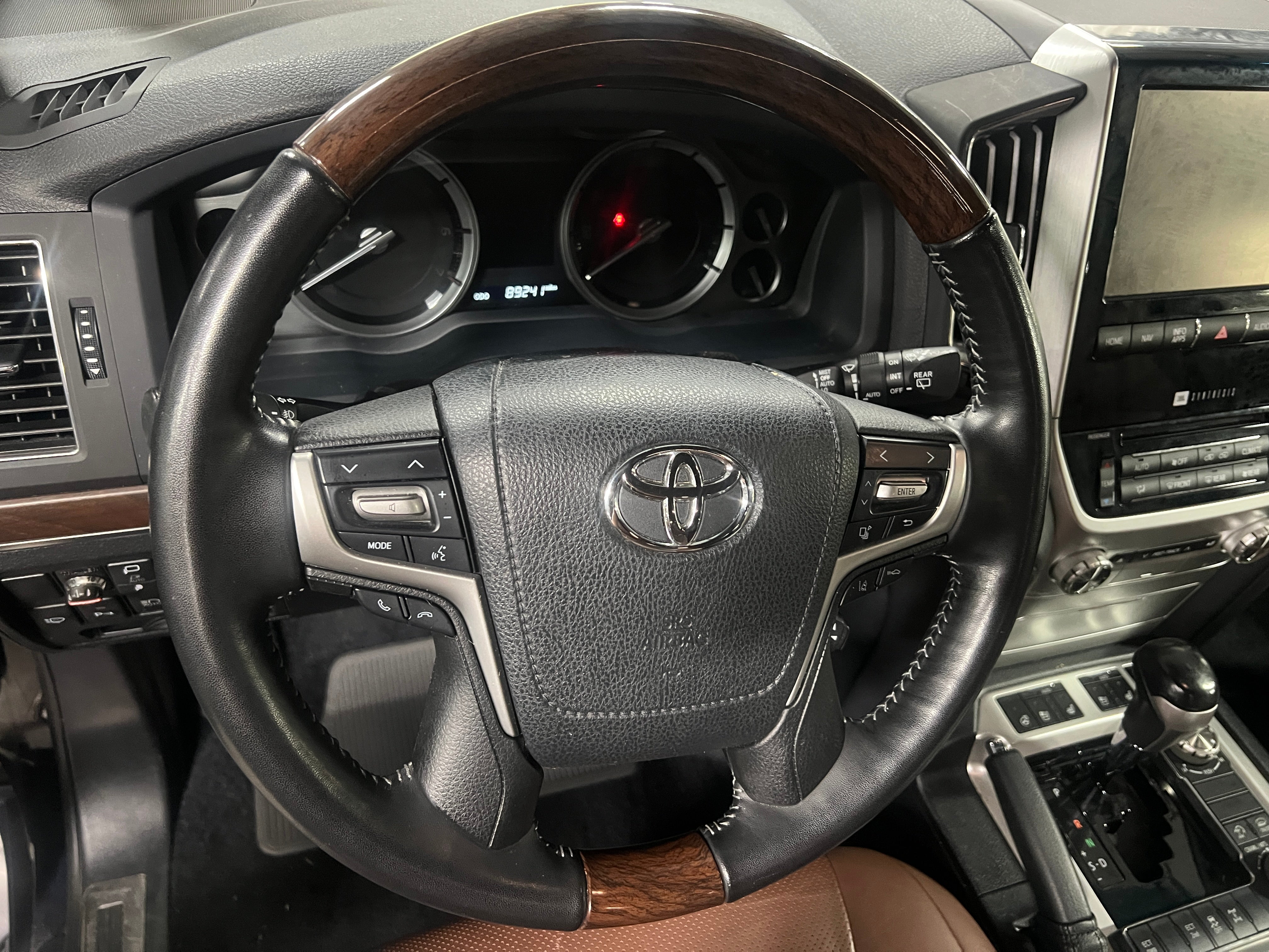 2018 Toyota Land Cruiser  4