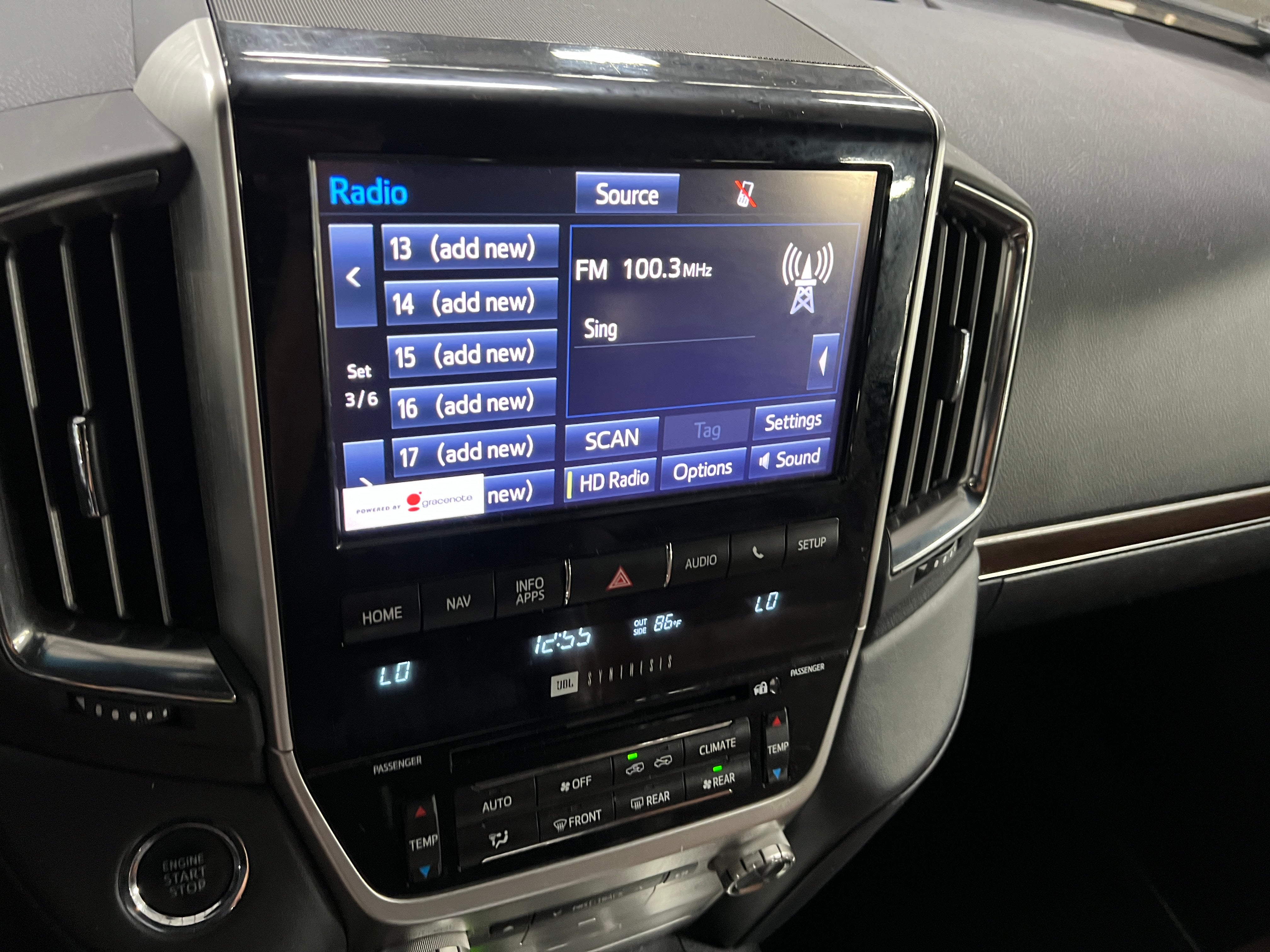 2018 Toyota Land Cruiser  3