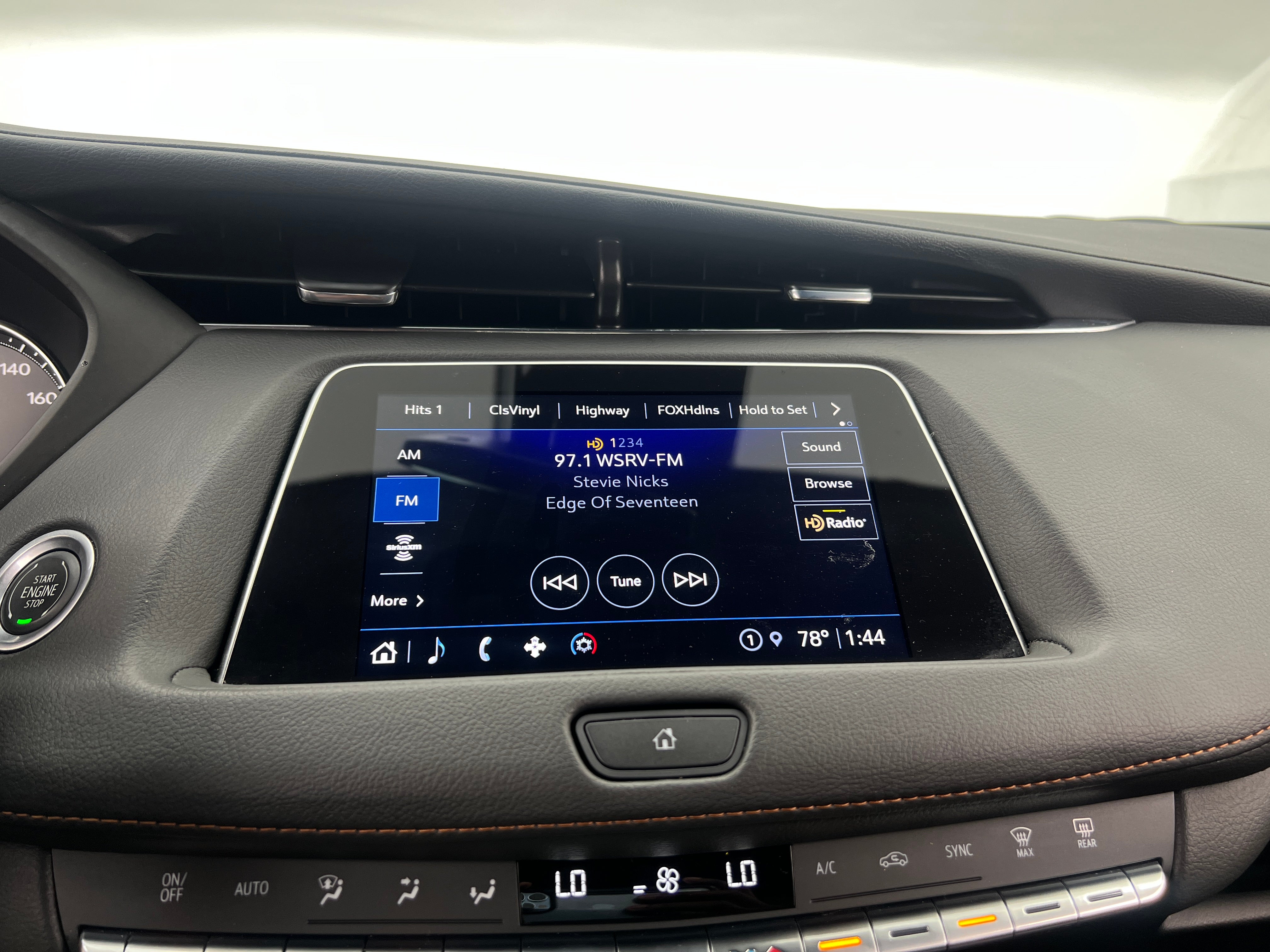 Thumbnail: 2023 Cadillac XT4 - 3