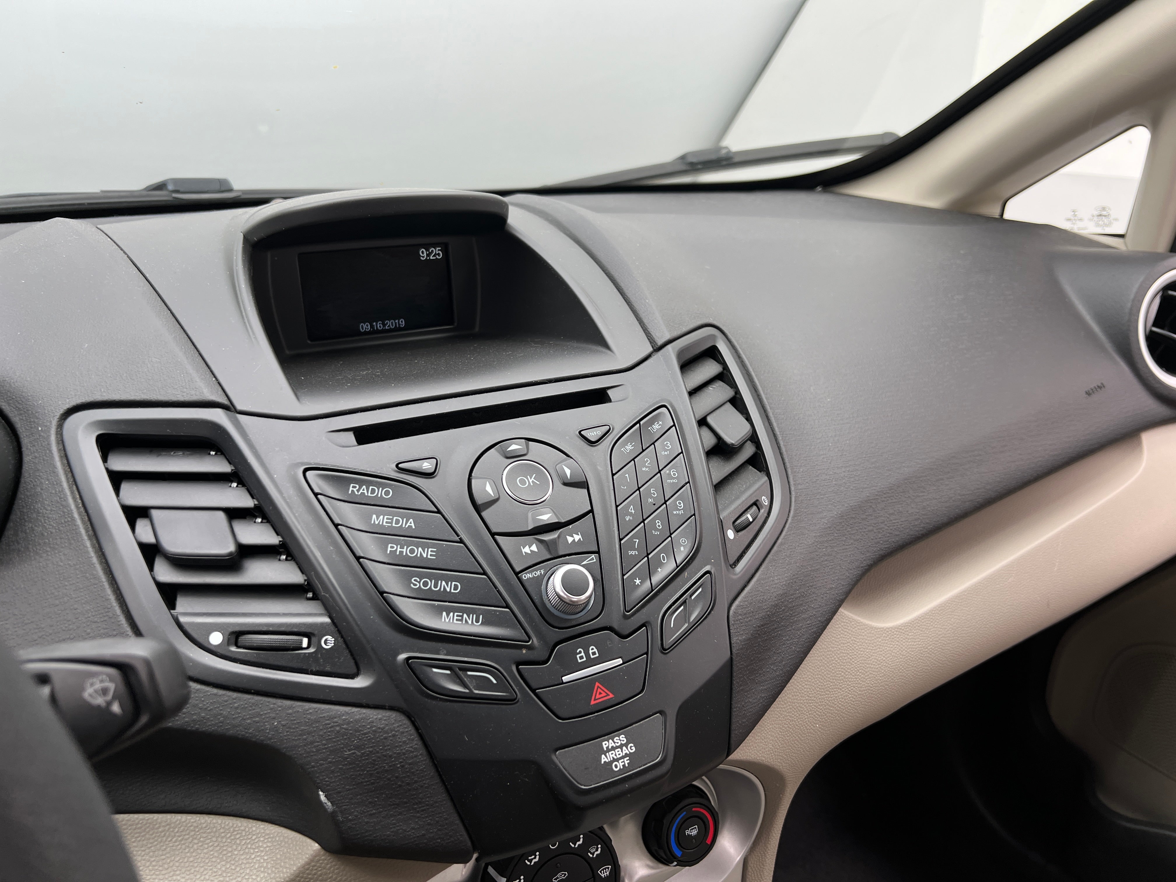 2019 Ford Fiesta SE 4