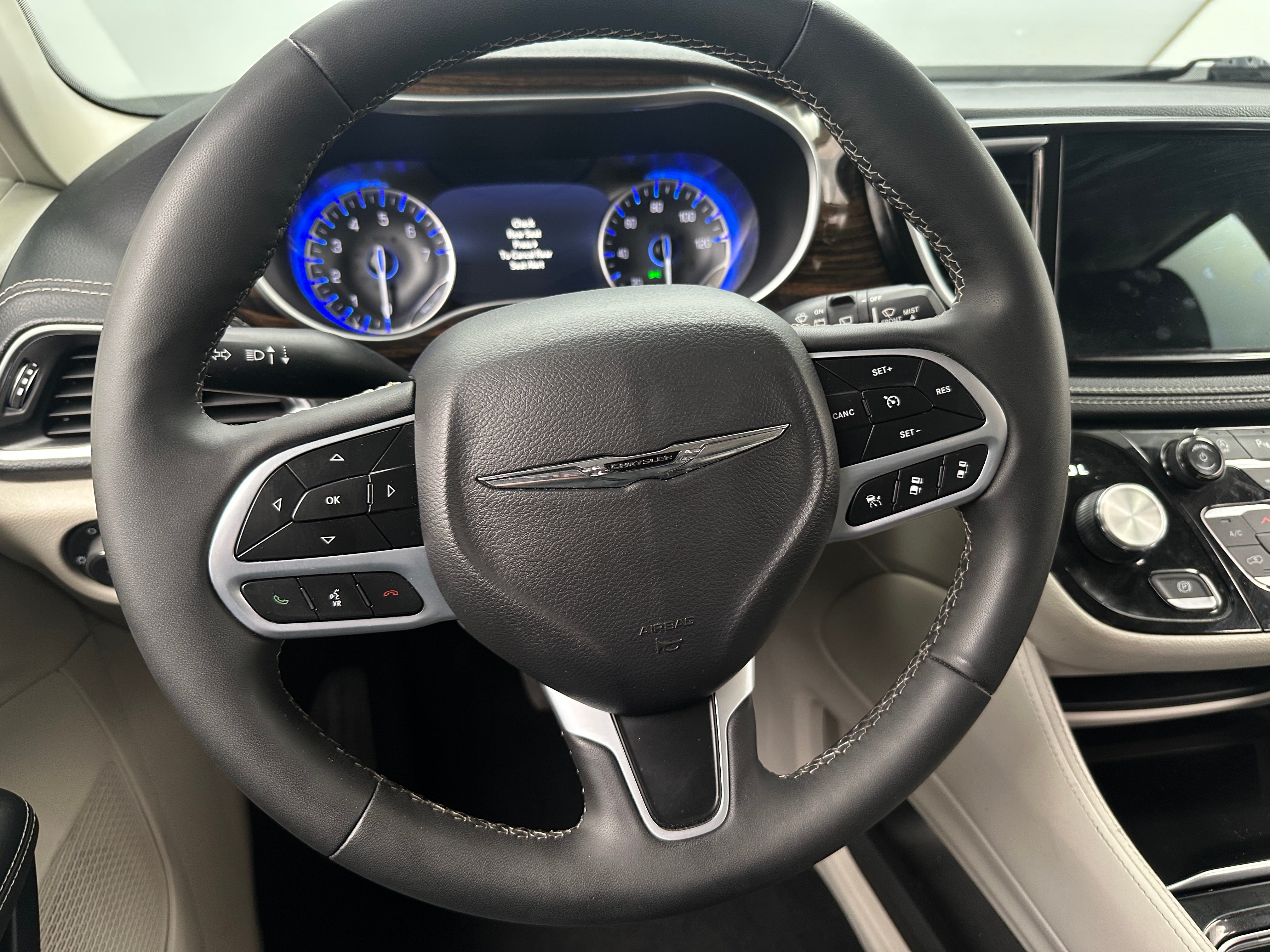 2023 Chrysler Pacifica Limited 4