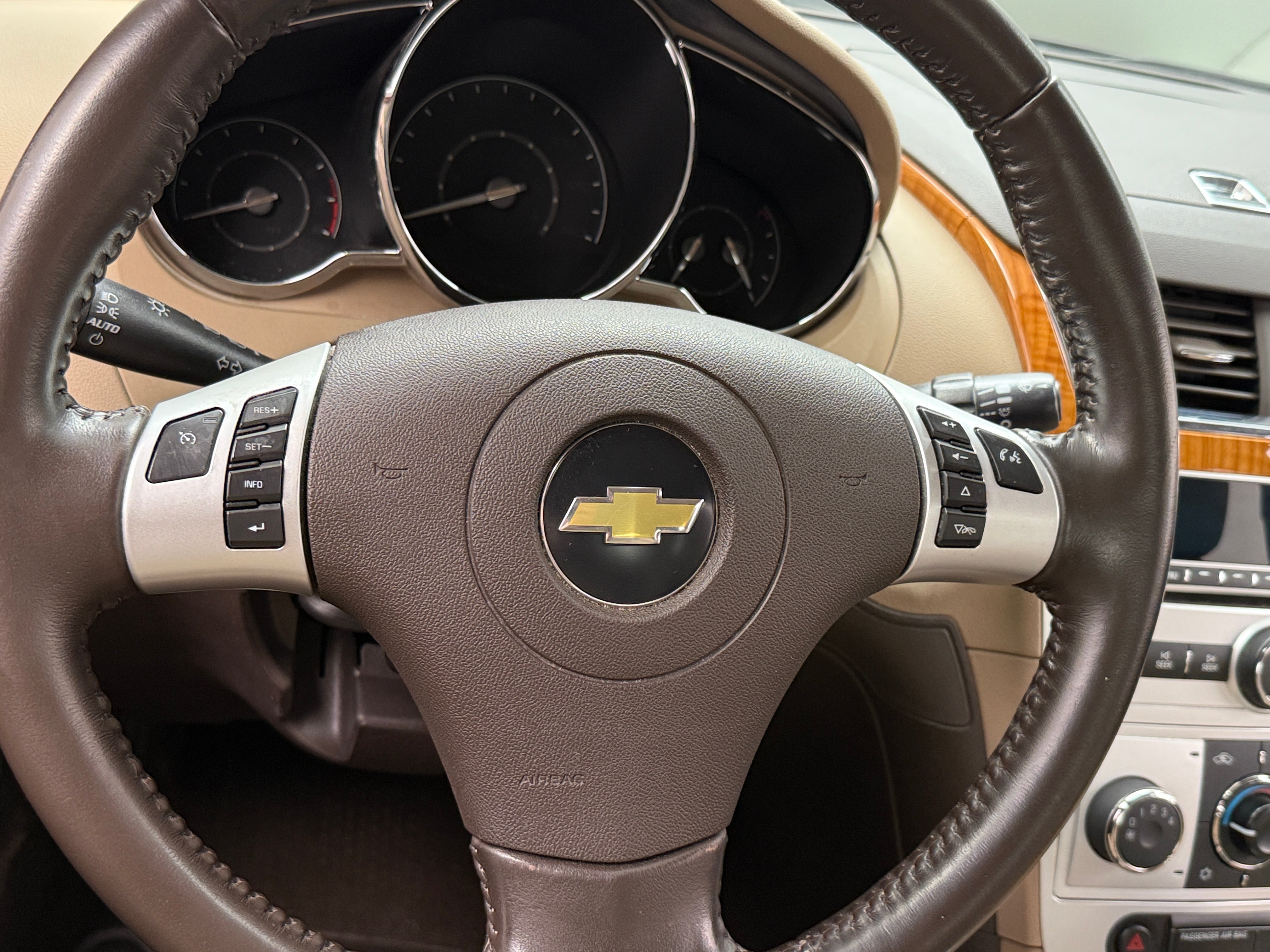 Thumbnail: 2011 Chevrolet Malibu - 5