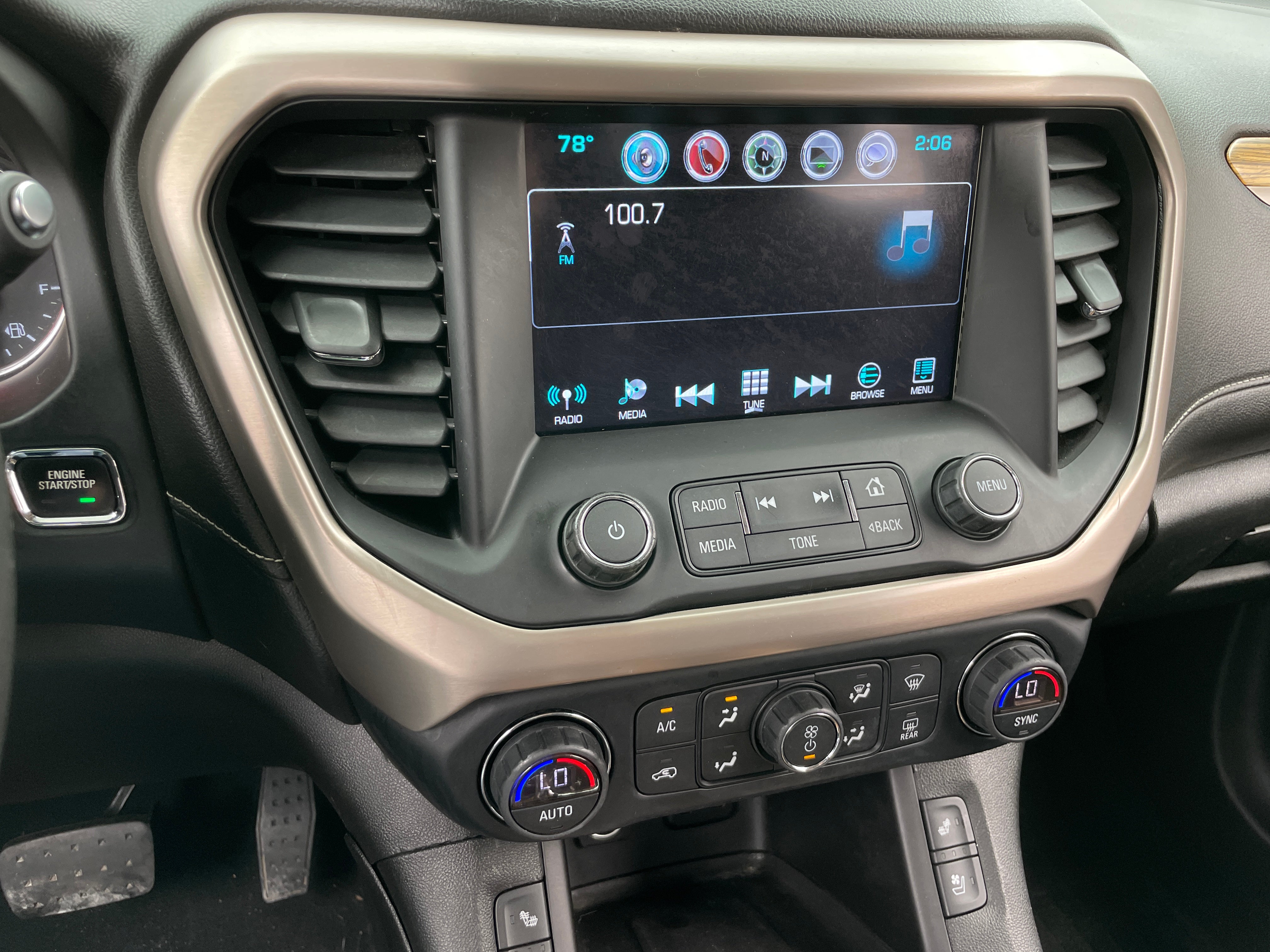 2017 GMC Acadia Denali 3