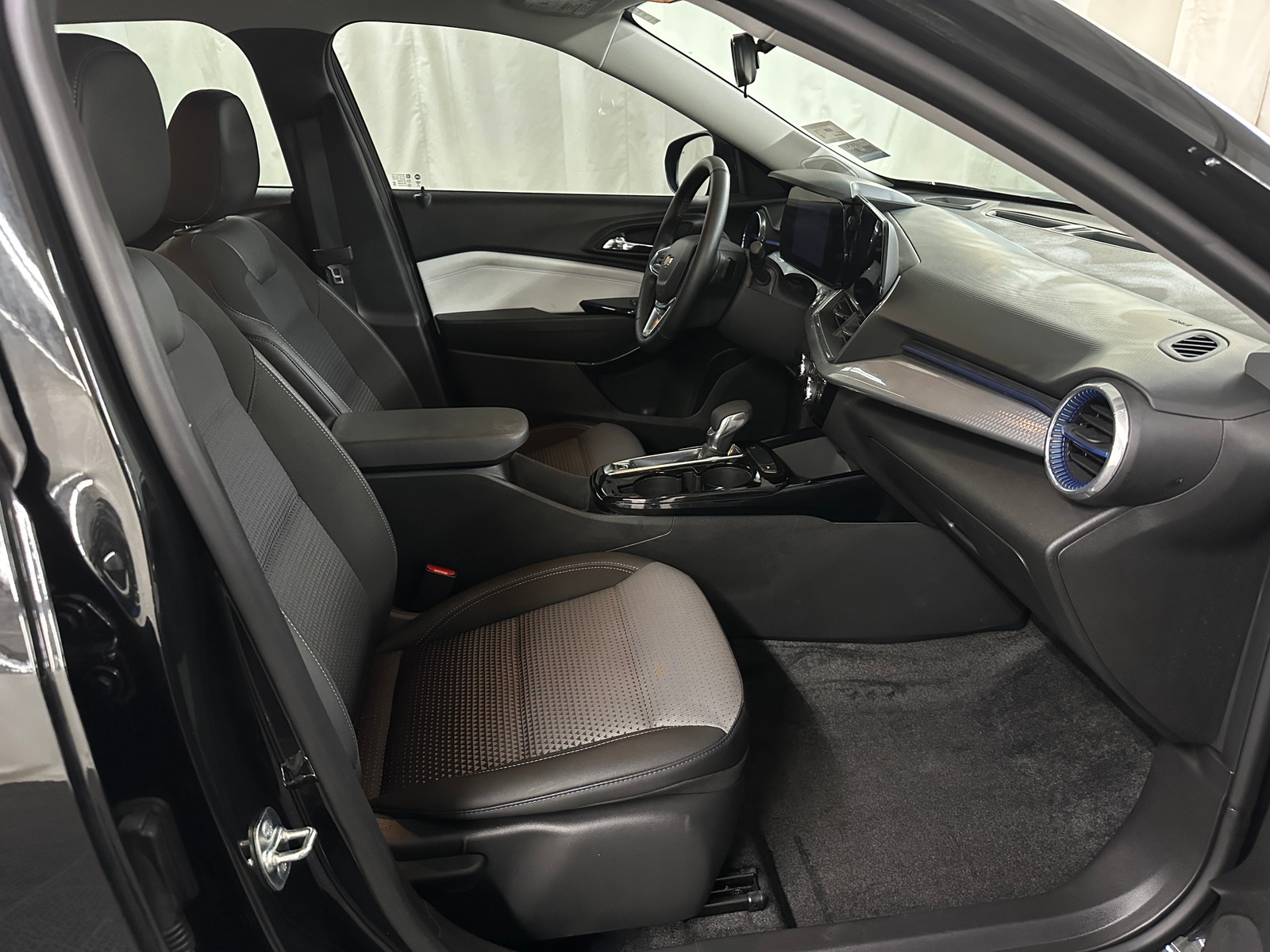 Thumbnail: 2024 Chevrolet Trax - 2