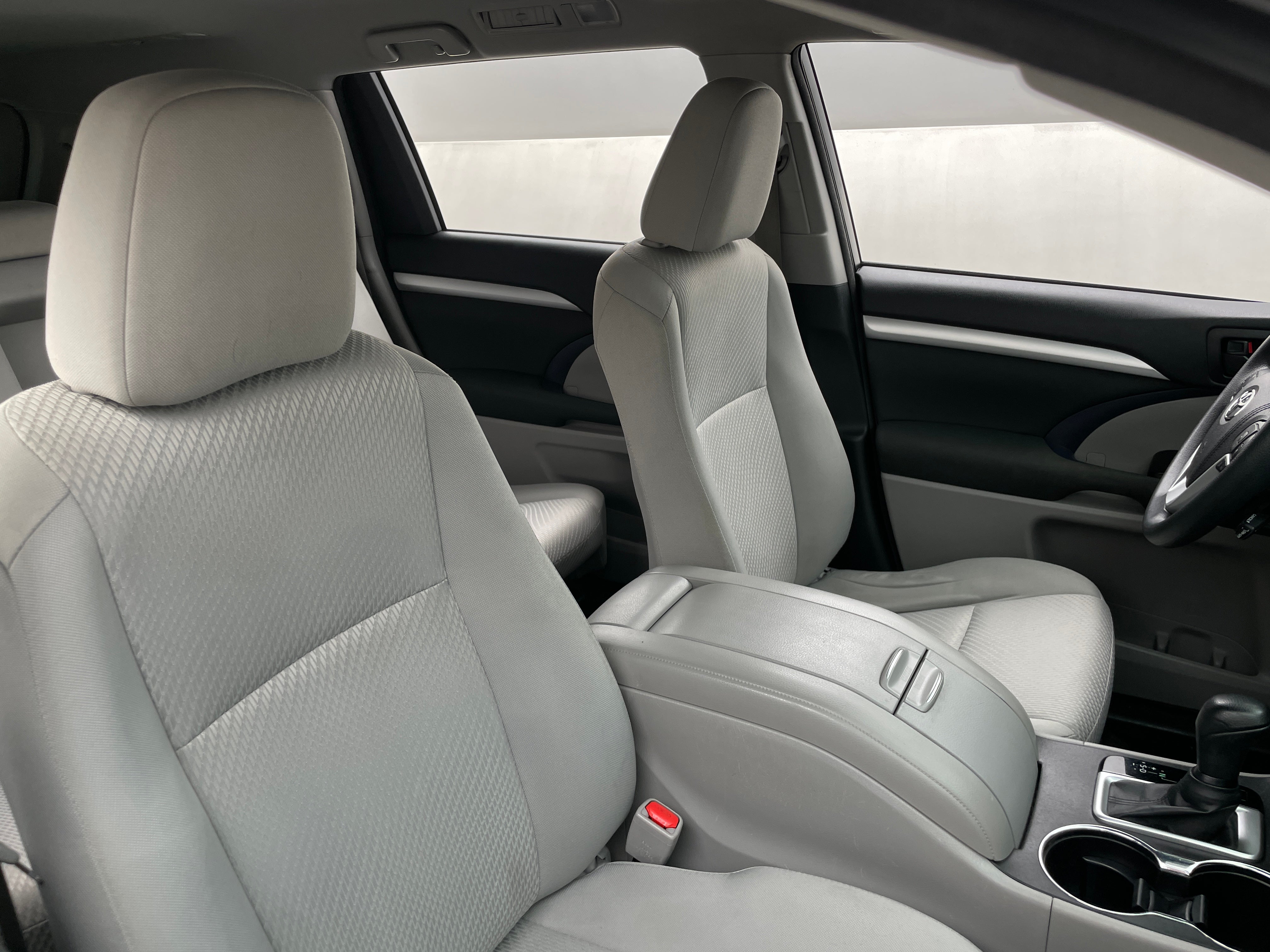 2017 Toyota Highlander LE 2