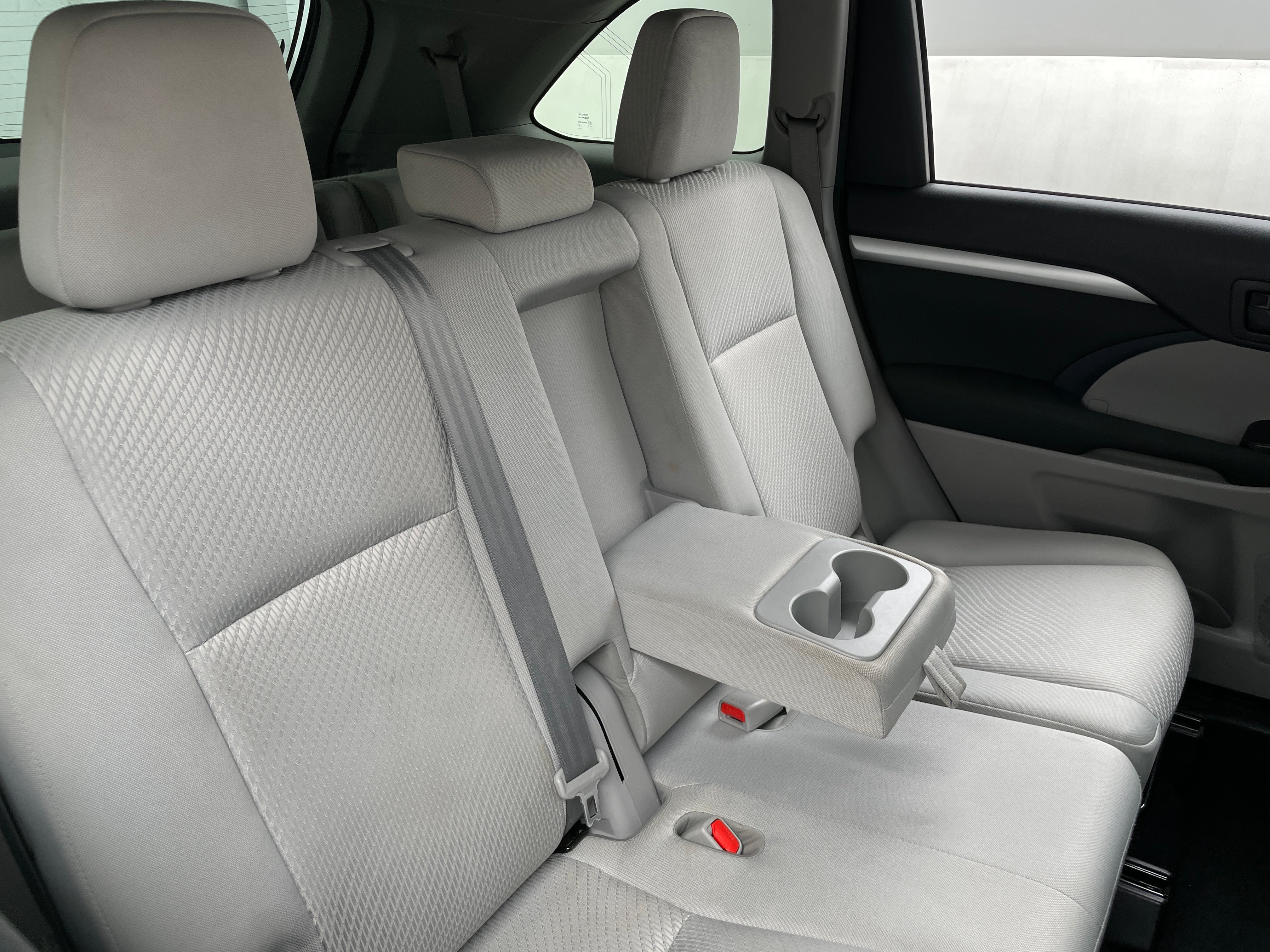 2017 Toyota Highlander LE 6